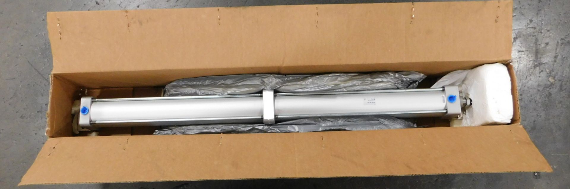 SMC Model NCAIL 325-4100-SC35 Pneumatic Cylinder, 250 PSI Max. Pressure NEW