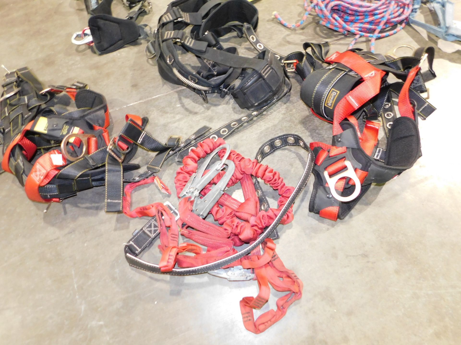 Safety Harnesses, Rope and Helmets - Image 3 of 6