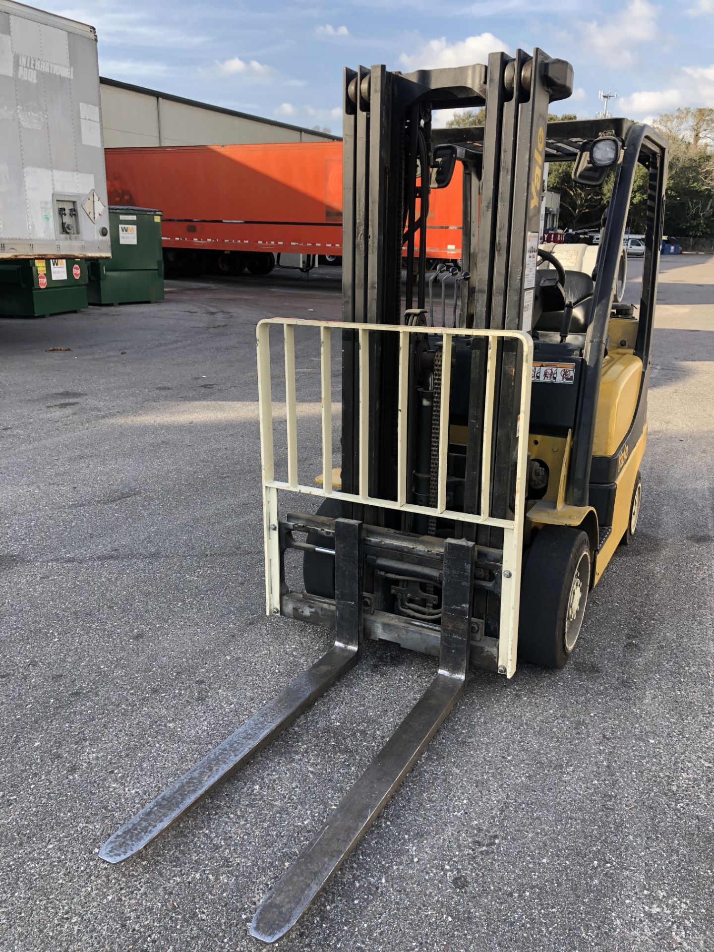 Yale 50VX Forklift, Model DOC050VXNV9E083, SN A910D164978, 4,800 lb. Capacity, LP, Hard Tires, 3- - Image 2 of 8