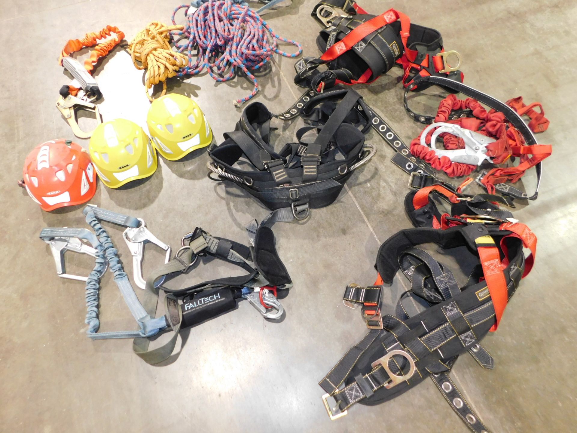 Safety Harnesses, Rope and Helmets - Image 2 of 6