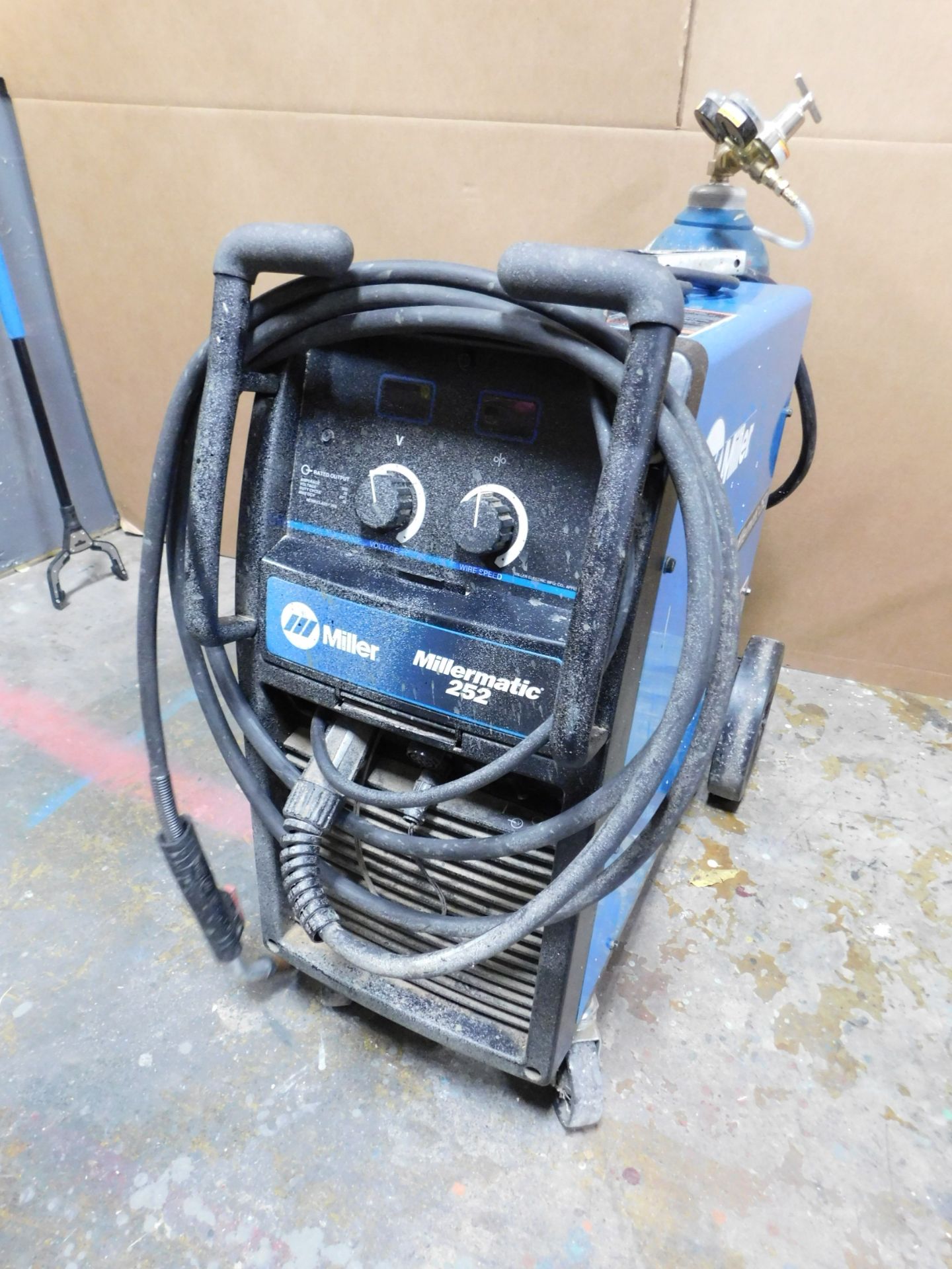 Miller Millermatic 252 Mig Welder SN MH030546N, with Mig Gun, (NOTE: Tank does not go with welder)