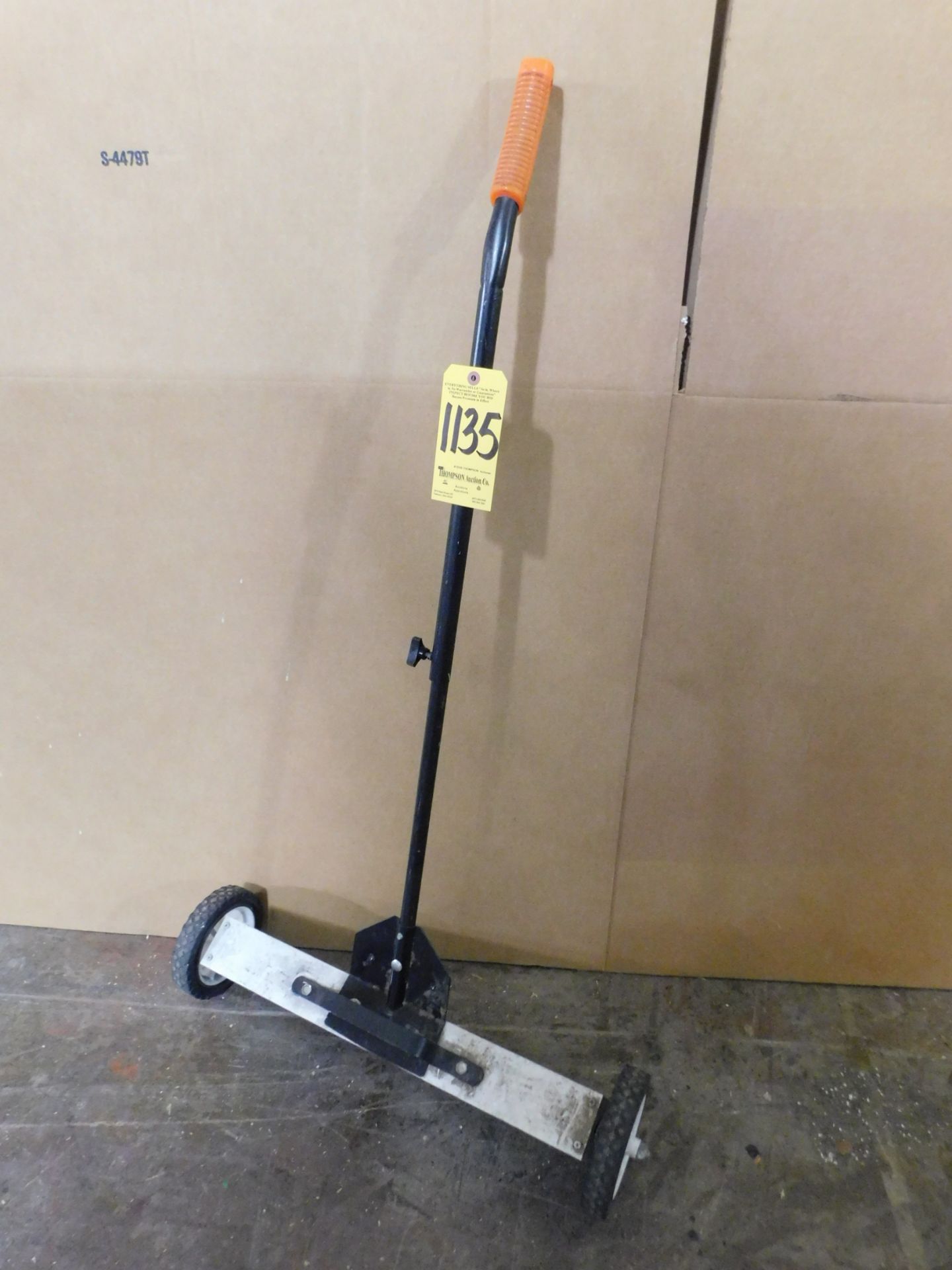 Neiko 24 In. Magnetic Floor Sweeper