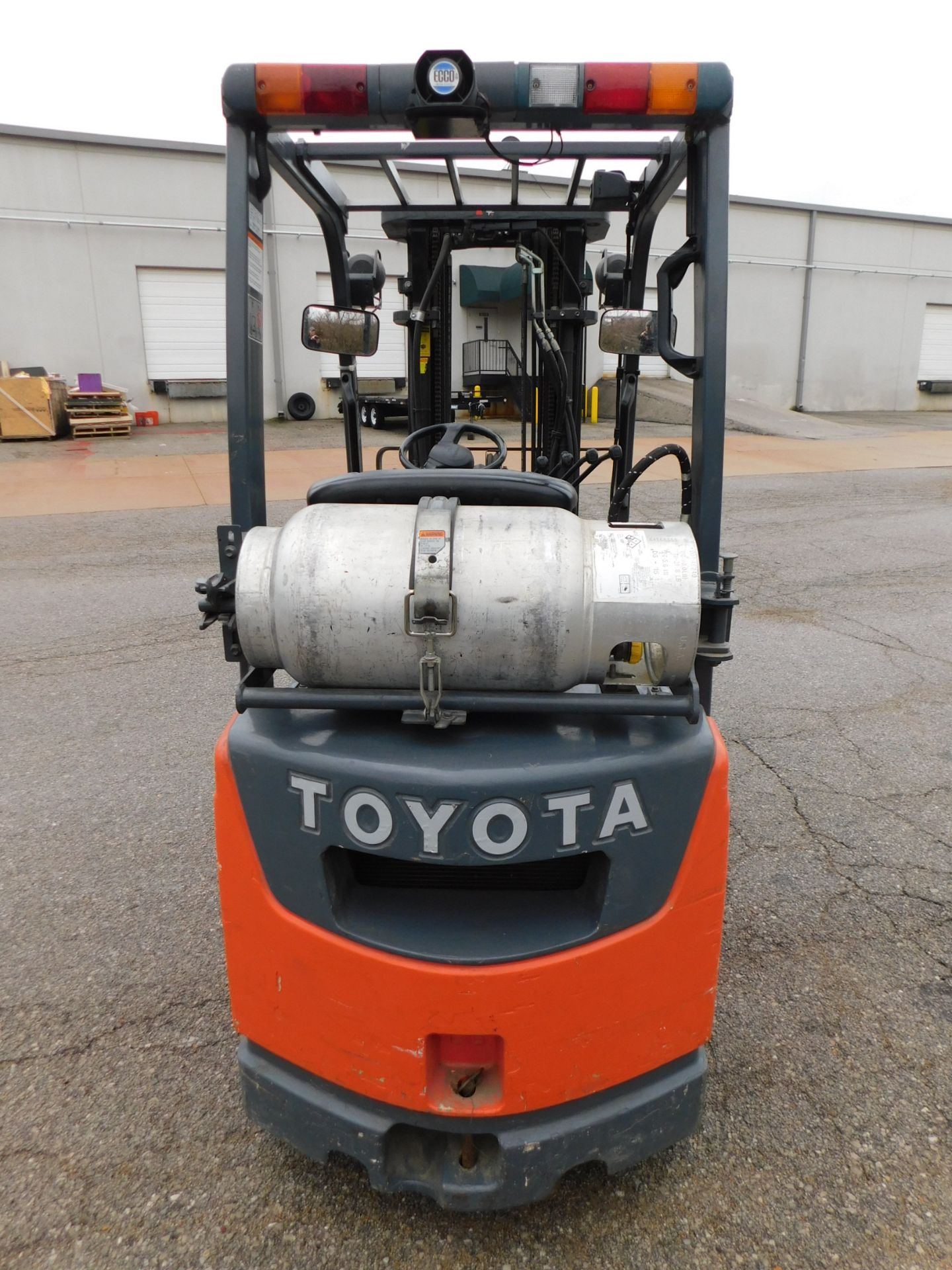 Toyota Model 8FGCU15 Forklift, SN 11819, 2,700 lb. Capacity, LP, Hard Tires, 3-Stage Mast, Side - Image 6 of 19