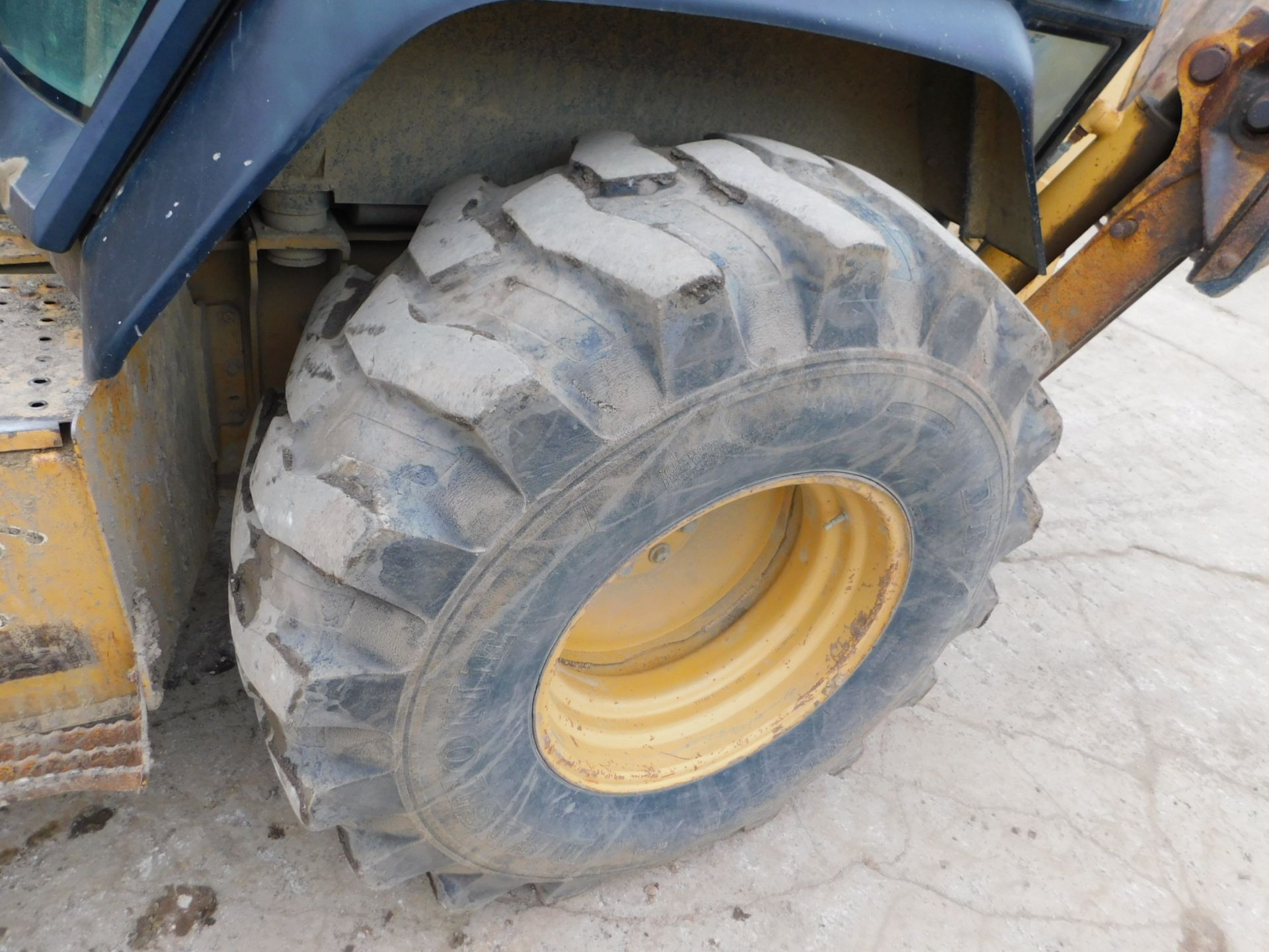 2000 John Deere Model 410E Backhoe, Turbo 4 x 4, Enclosed Cab, 7'6" Loader Bucket, 24" Backhoe - Image 11 of 24