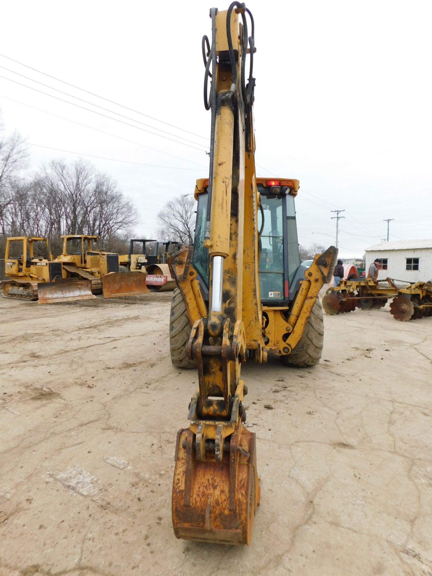 2004 John Deere Model 410G Backhoe, Enclosed Cab, 4 WD, 7'6" Loader Bucket, 18" Backhoe Bucket, - Image 5 of 27