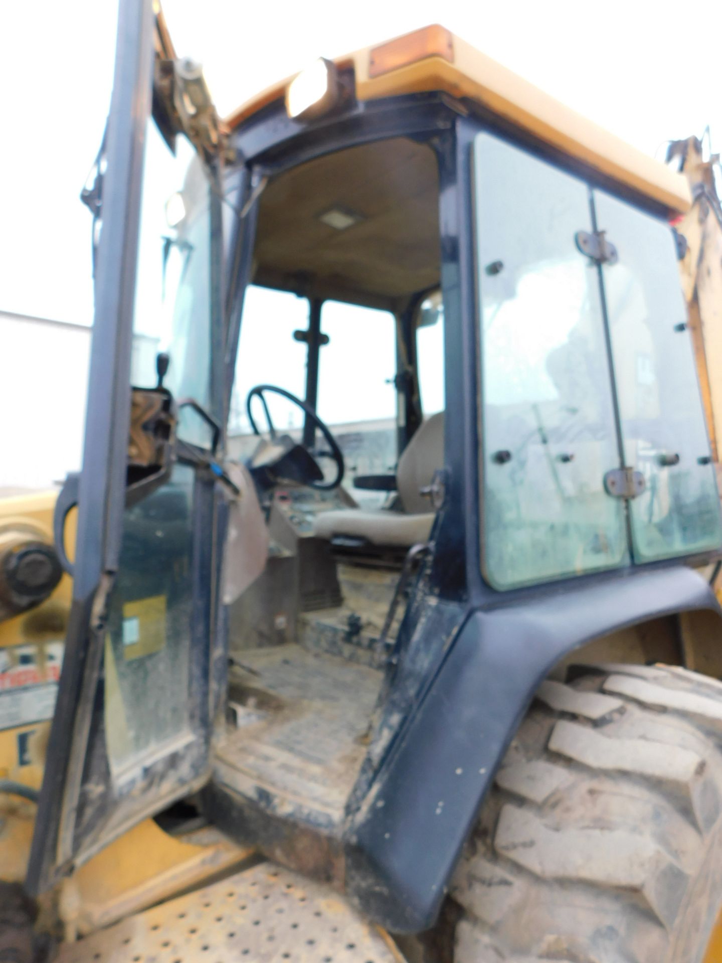 2000 John Deere Model 410E Backhoe, Turbo 4 x 4, Enclosed Cab, 7'6" Loader Bucket, 24" Backhoe - Image 18 of 24