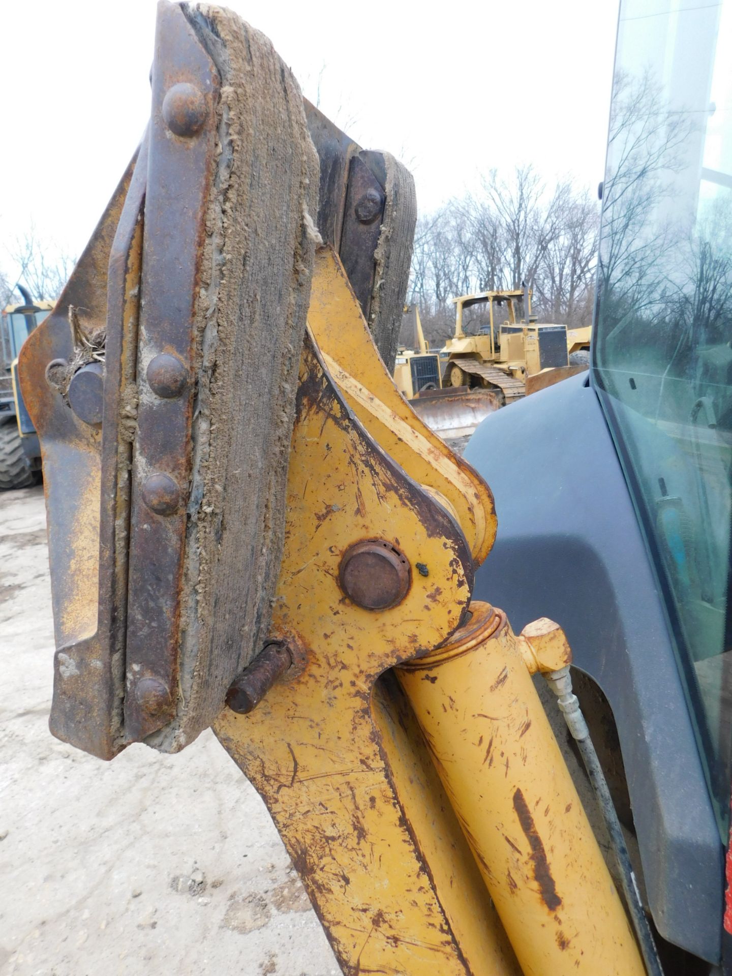 2004 John Deere Model 410G Backhoe, Enclosed Cab, 4 WD, 7'6" Loader Bucket, 18" Backhoe Bucket, - Image 10 of 27