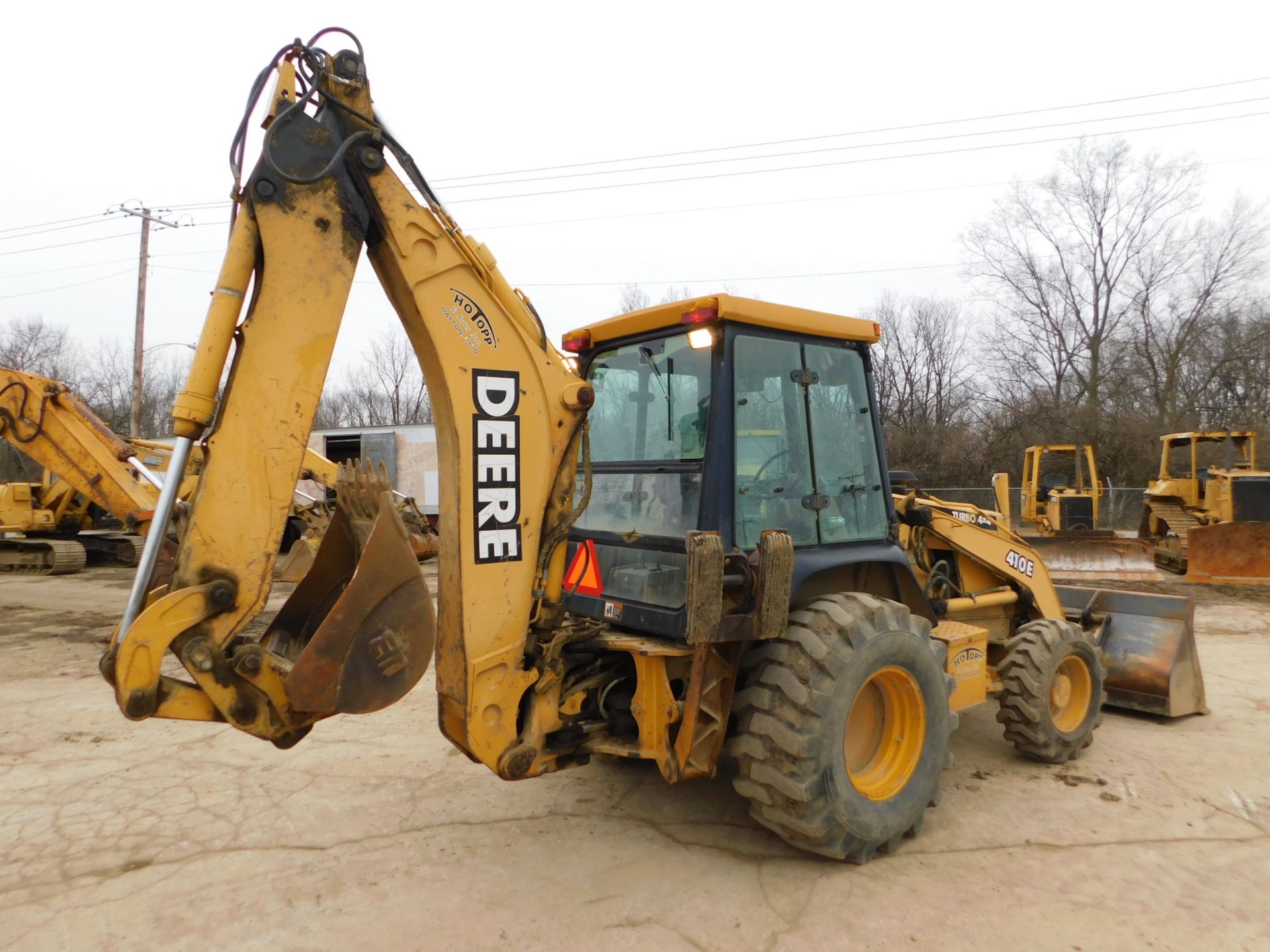 2000 John Deere Model 410E Backhoe, Turbo 4 x 4, Enclosed Cab, 7'6" Loader Bucket, 24" Backhoe - Image 4 of 24