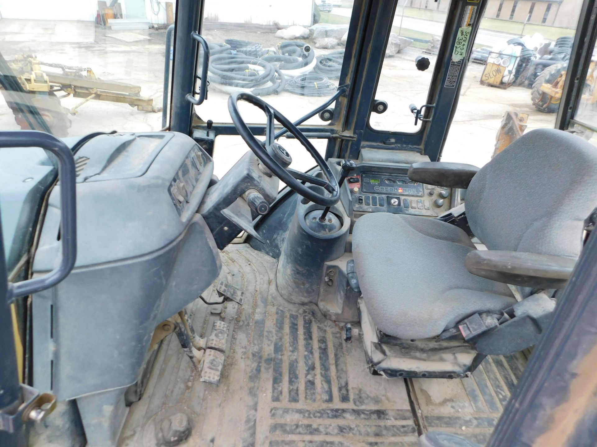 2004 John Deere Model 410G Backhoe, Enclosed Cab, 4 WD, 7'6" Loader Bucket, 18" Backhoe Bucket, - Image 19 of 27