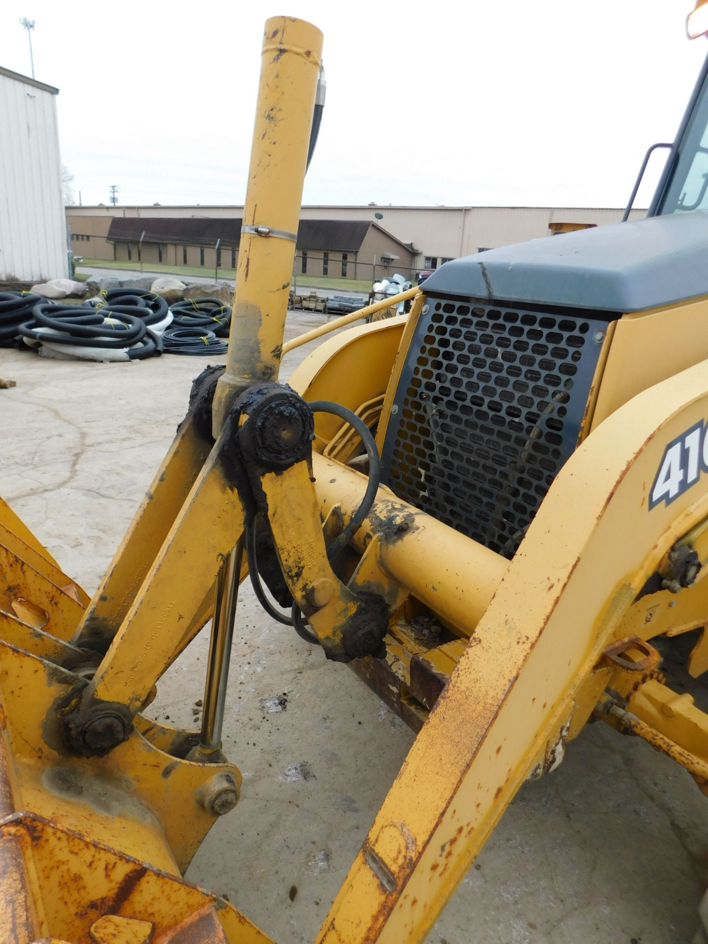 2004 John Deere Model 410G Backhoe, Enclosed Cab, 4 WD, 7'6" Loader Bucket, 18" Backhoe Bucket, - Image 16 of 27