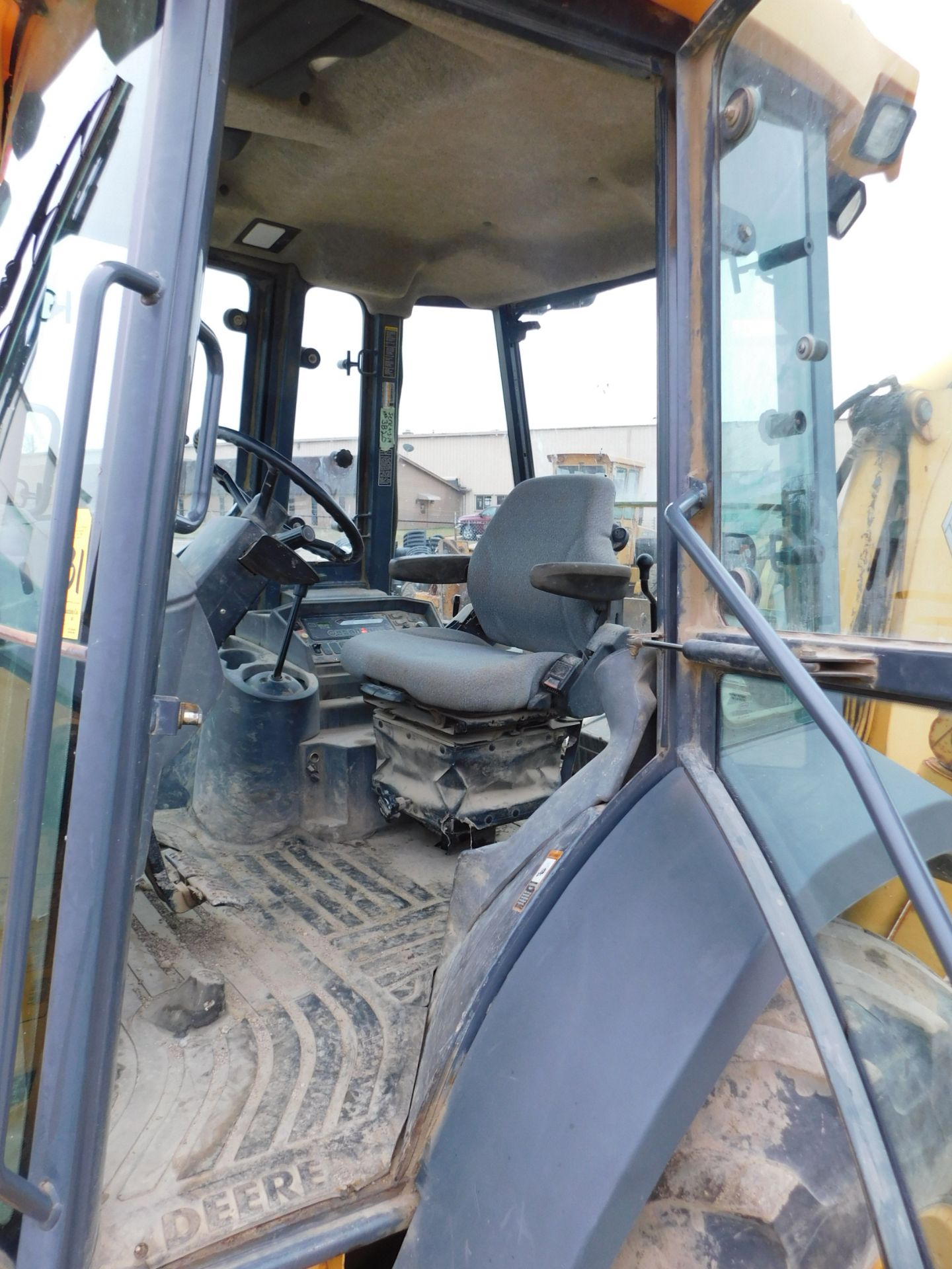 2004 John Deere Model 410G Backhoe, Enclosed Cab, 4 WD, 7'6" Loader Bucket, 18" Backhoe Bucket, - Image 18 of 27