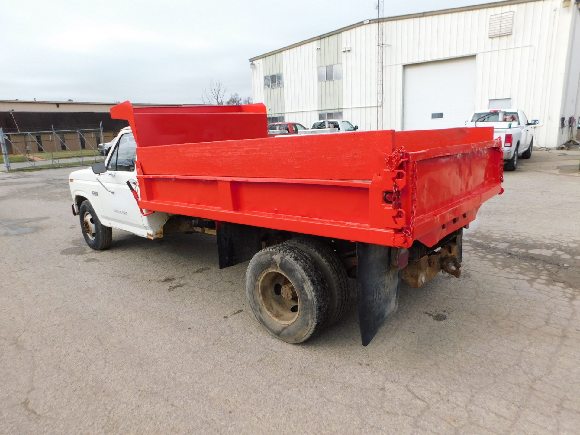 1986 Ford F-350 Single Axle Dump, Gas, 4-Speed Manual Transmission, PTO, 10' Steel Dump Bed, 81, - Image 7 of 18