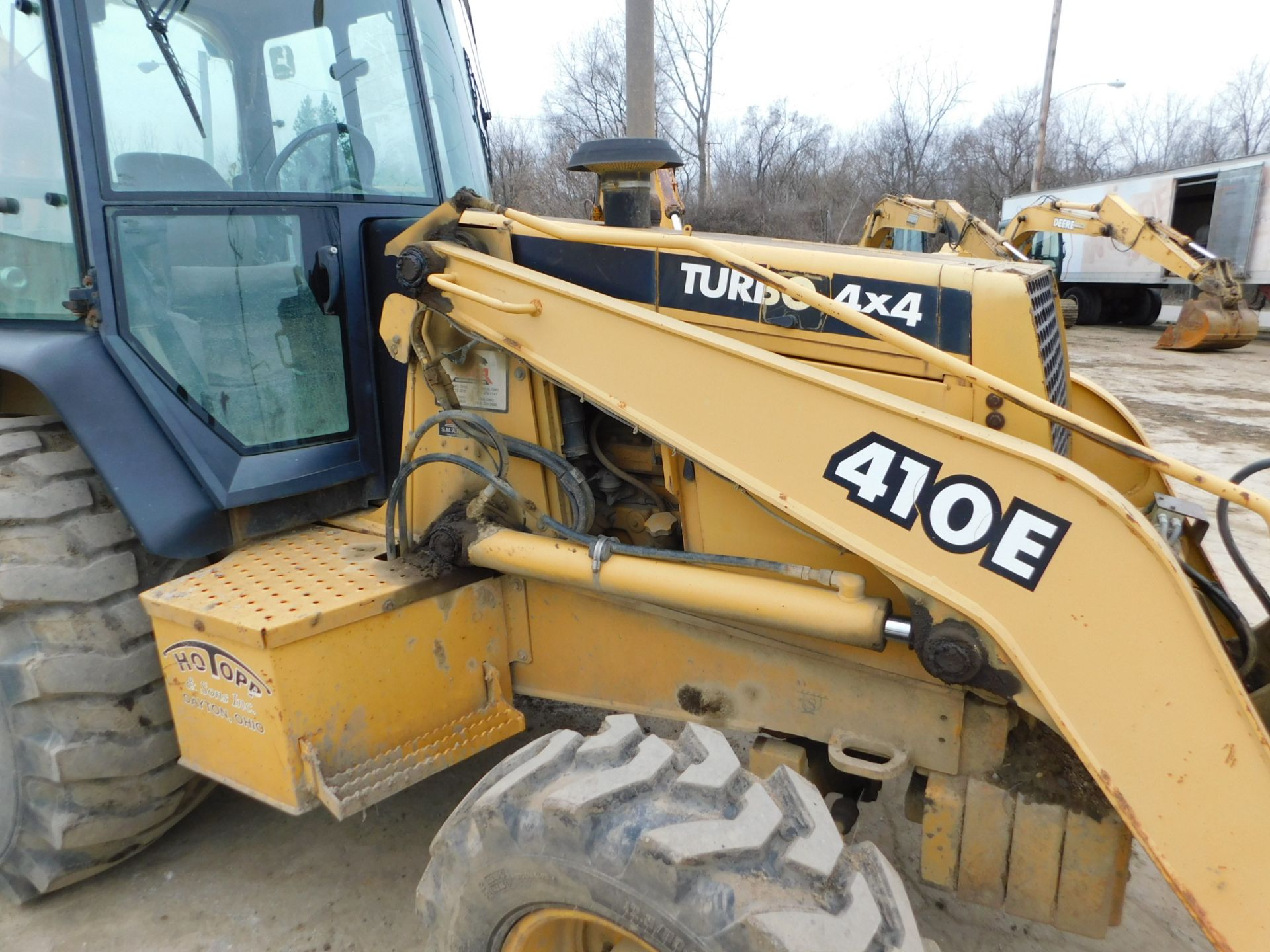 2000 John Deere Model 410E Backhoe, Turbo 4 x 4, Enclosed Cab, 7'6" Loader Bucket, 24" Backhoe - Image 14 of 24