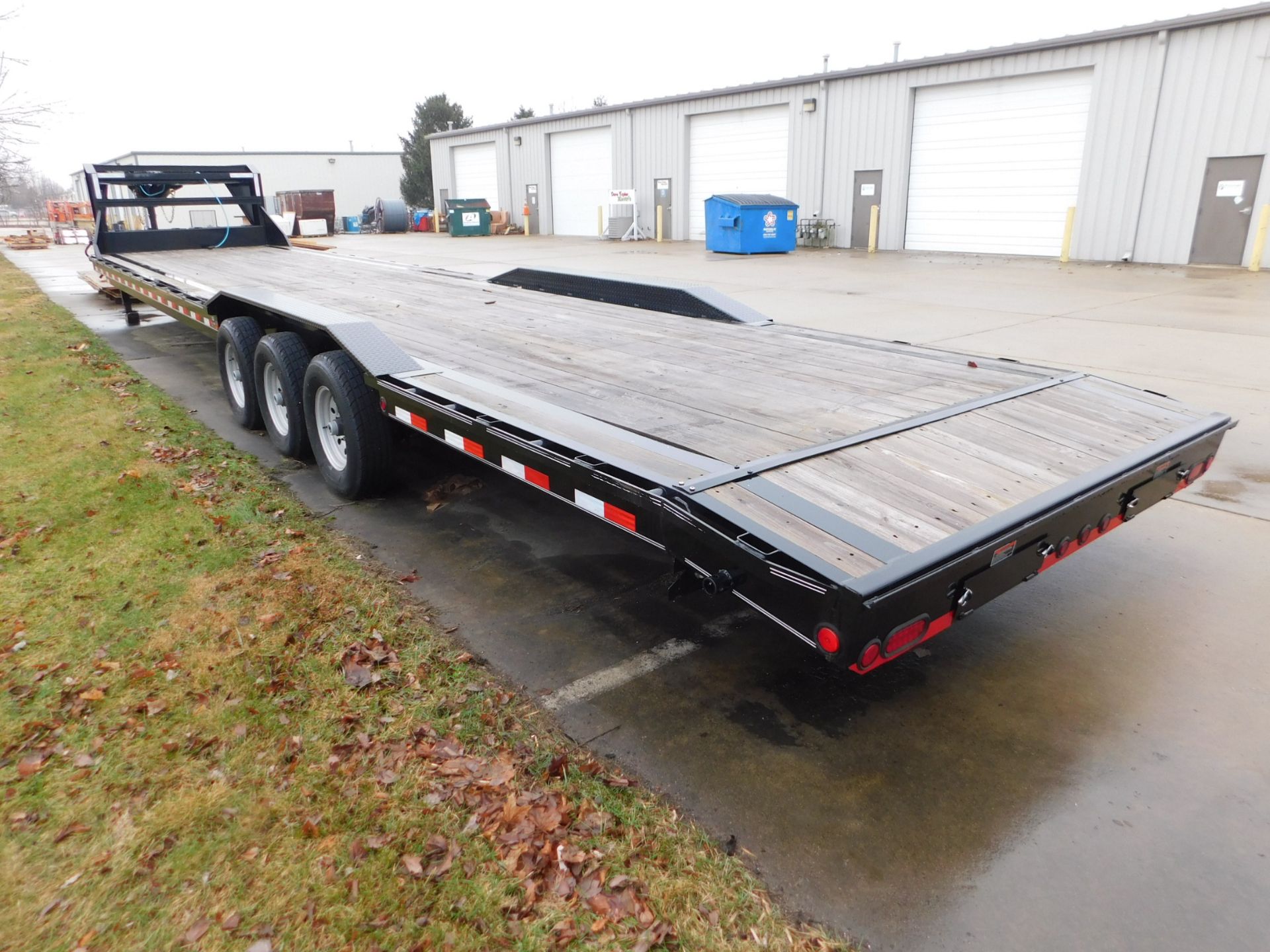 2017 Load Trail Load Max Tri-Axle Gooseneck Car Hauler Trailer, VIN 4ZEGC4036H1144225, 21,000 lb - Image 5 of 26