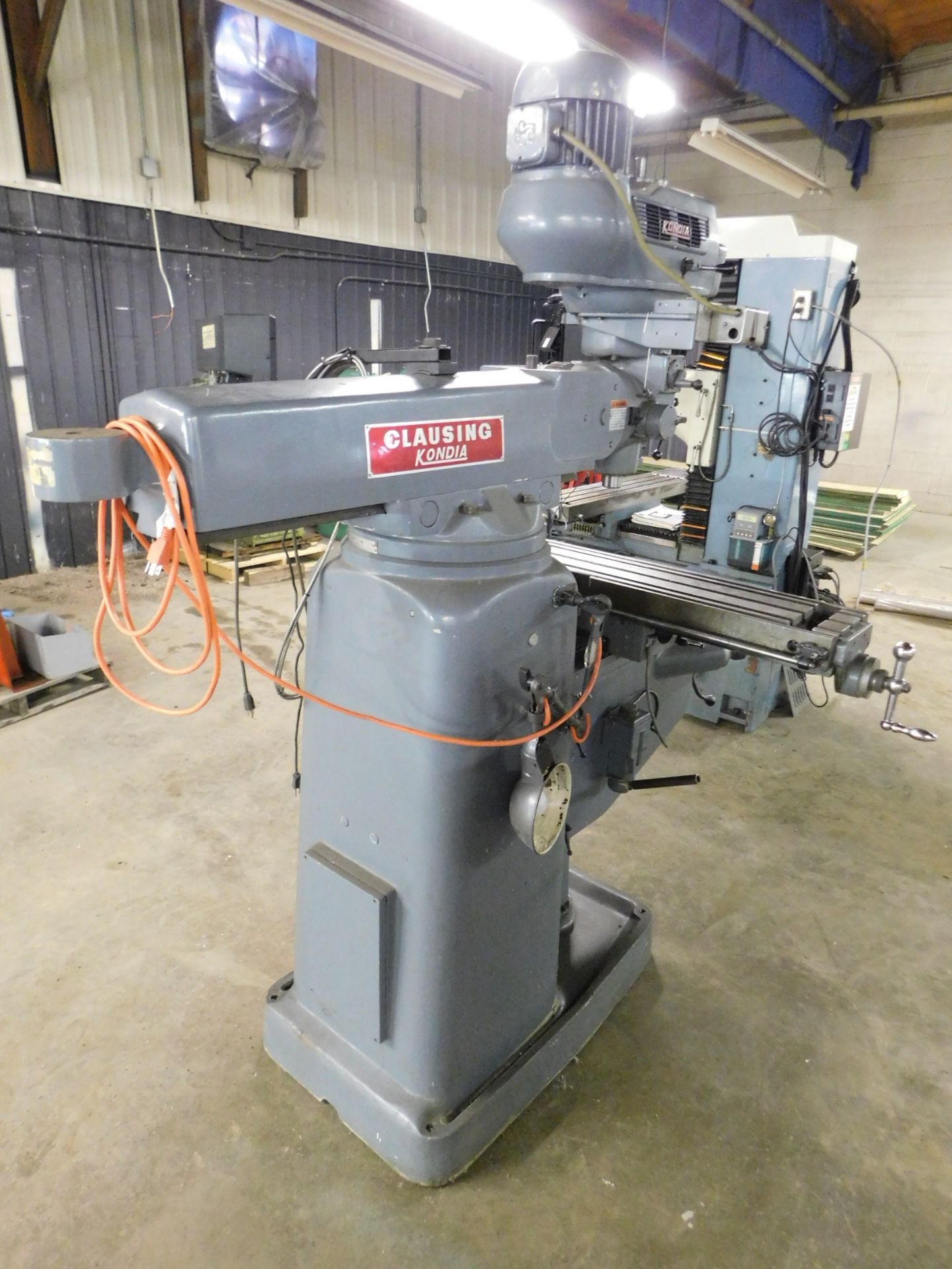 Clausing Kondia FV-1 Variable Speed Vertical Mill SN X-86, Servo Table Powerfeed, 9" x 48" Table, - Image 4 of 15