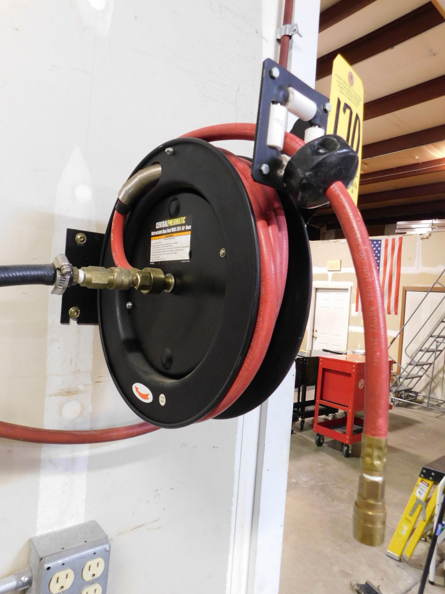 Central Pneumatic Retractable Air Hose Reel with 25' Air Hose, Lot ...