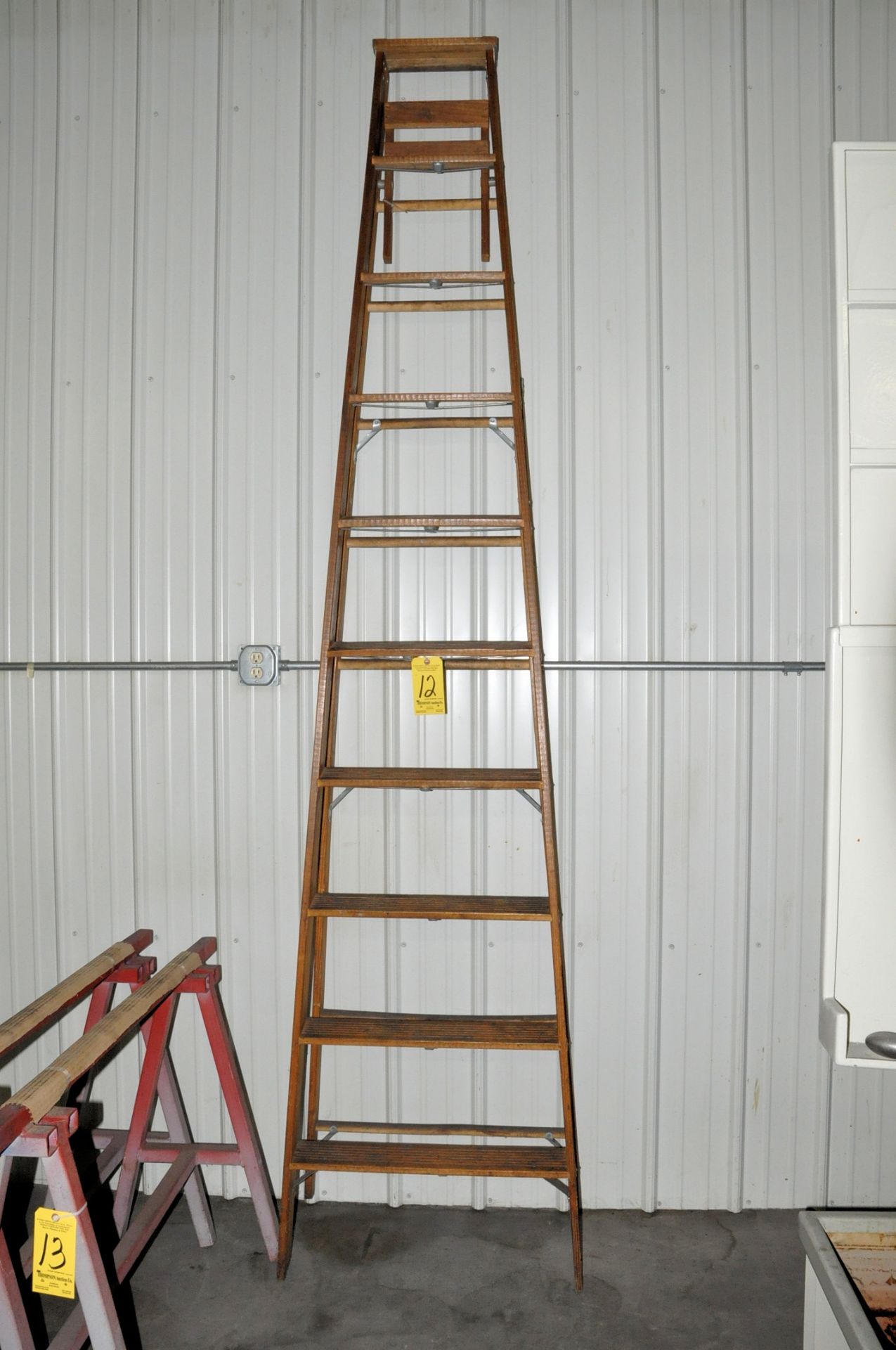 10' Wood Step Ladder