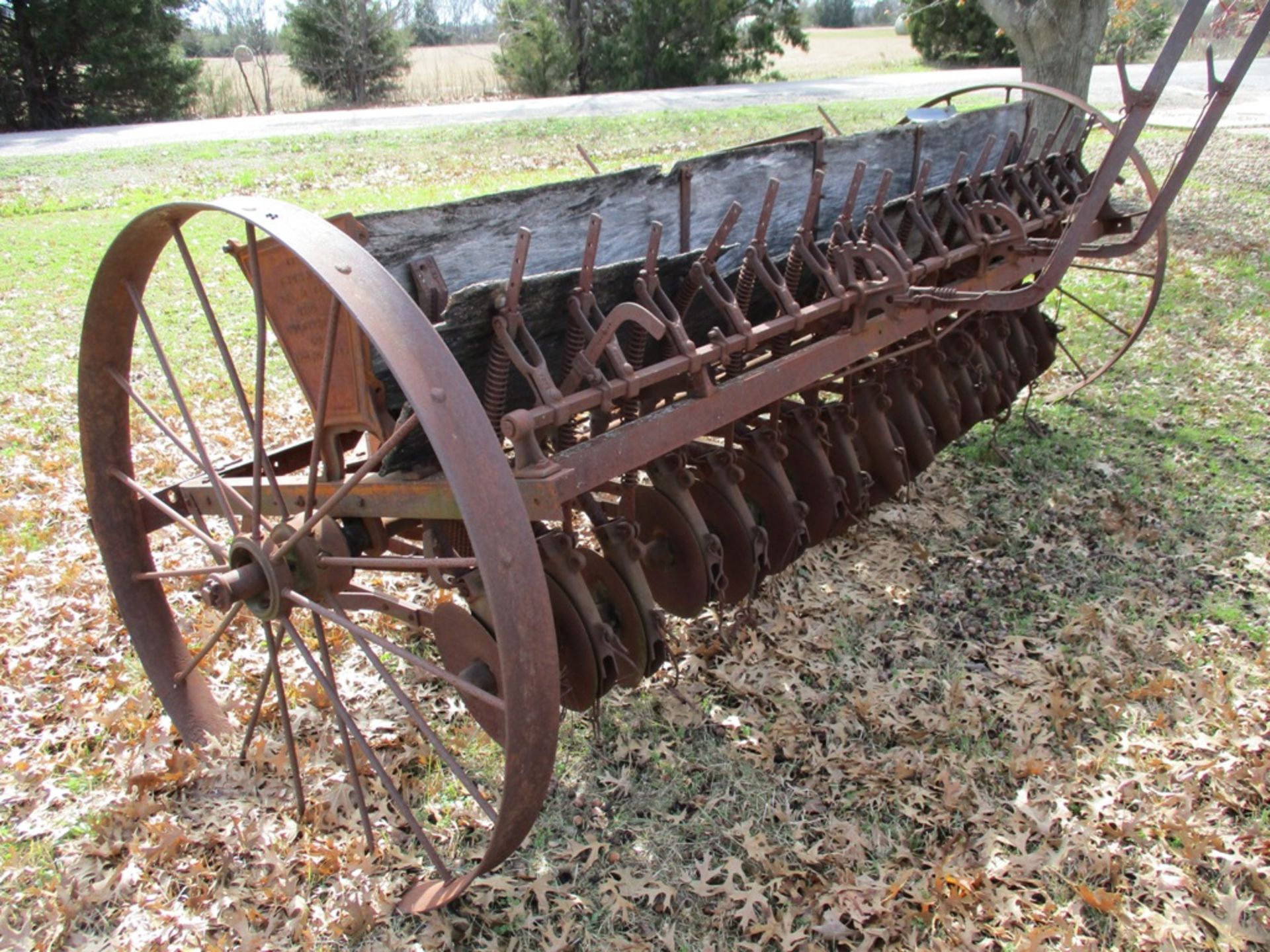 Vintage The Thomas Mfg./Ohio Cultivator Co. Steel Wheeled 16 Row Grain Drill - Image 3 of 5