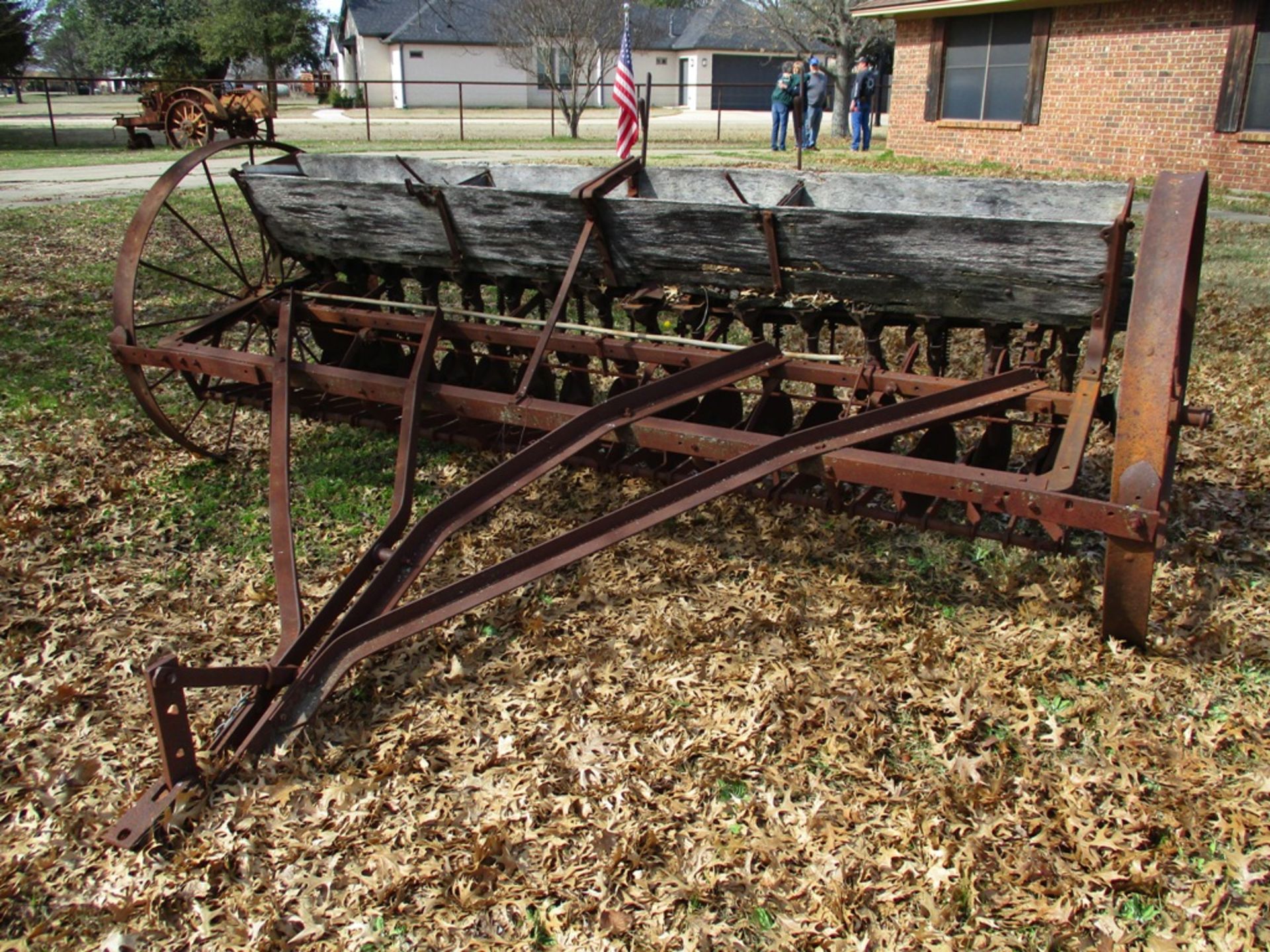 Vintage The Thomas Mfg./Ohio Cultivator Co. Steel Wheeled 16 Row Grain Drill - Image 2 of 5