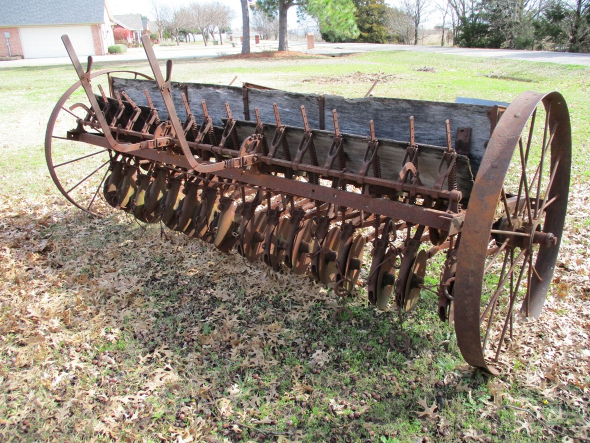 Vintage The Thomas Mfg./Ohio Cultivator Co. Steel Wheeled 16 Row Grain Drill - Image 4 of 5
