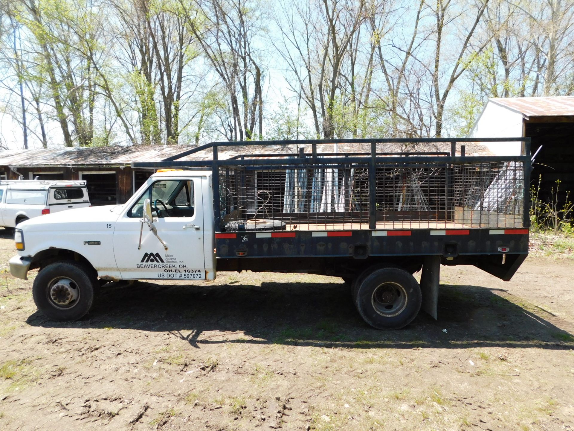 1992 Ford F Super Duty Single Axle Flat Bed Truck, VIN 2FDLF47G3NCA50716, Regular Cab, Manual - Image 8 of 29