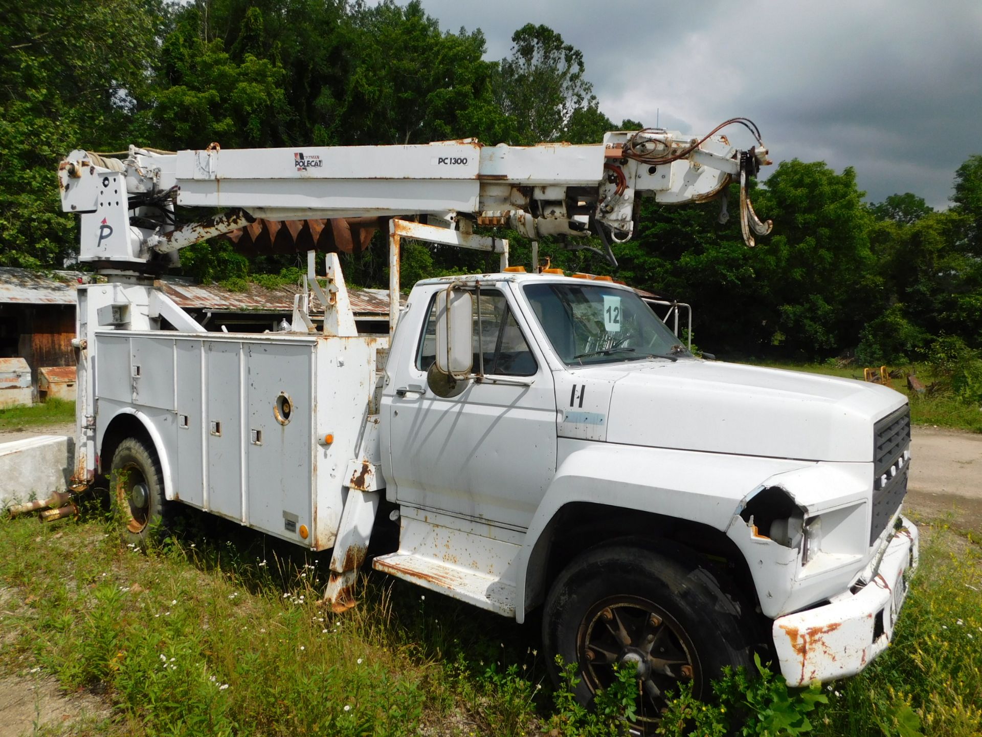 1985 Ford F700 Single Axle Auger/Pole Truck, VIN 1FDPF70H9FVA07189, Gas, 5-Speed Manual - Image 5 of 30