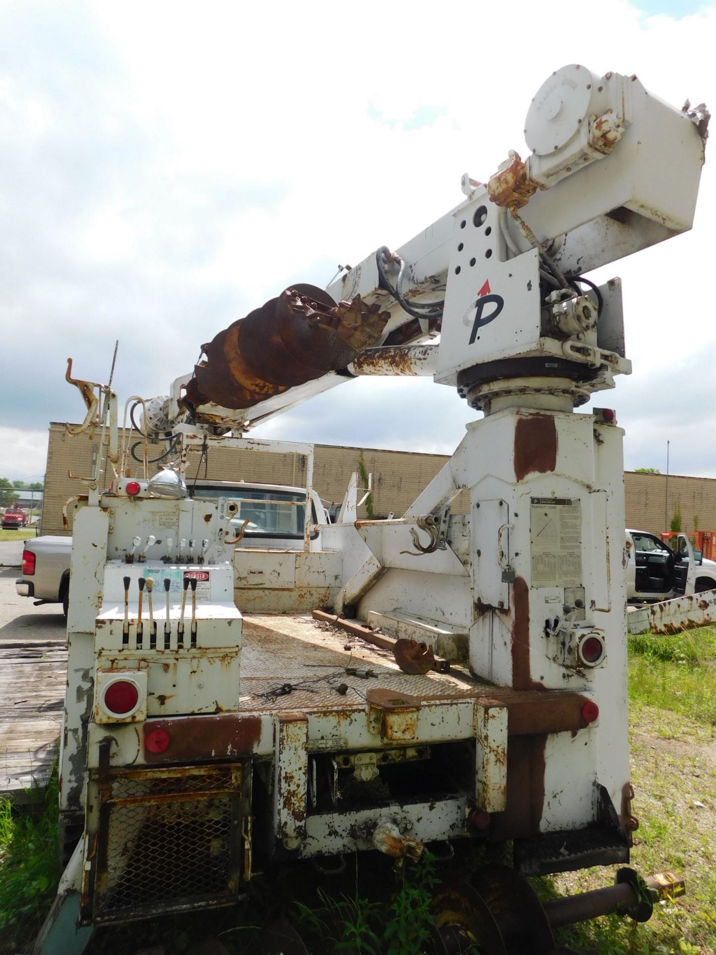 1985 Ford F700 Single Axle Auger/Pole Truck, VIN 1FDPF70H9FVA07189, Gas, 5-Speed Manual - Image 12 of 30