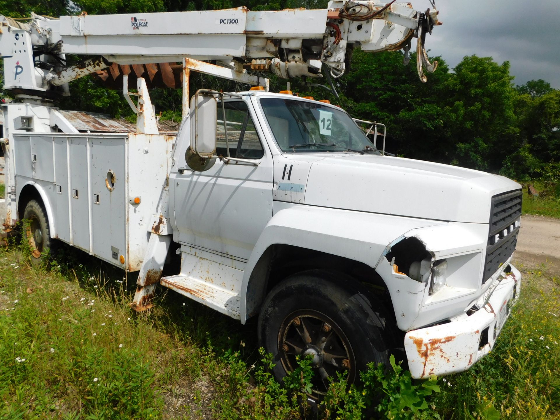 1985 Ford F700 Single Axle Auger/Pole Truck, VIN 1FDPF70H9FVA07189, Gas, 5-Speed Manual - Image 4 of 30