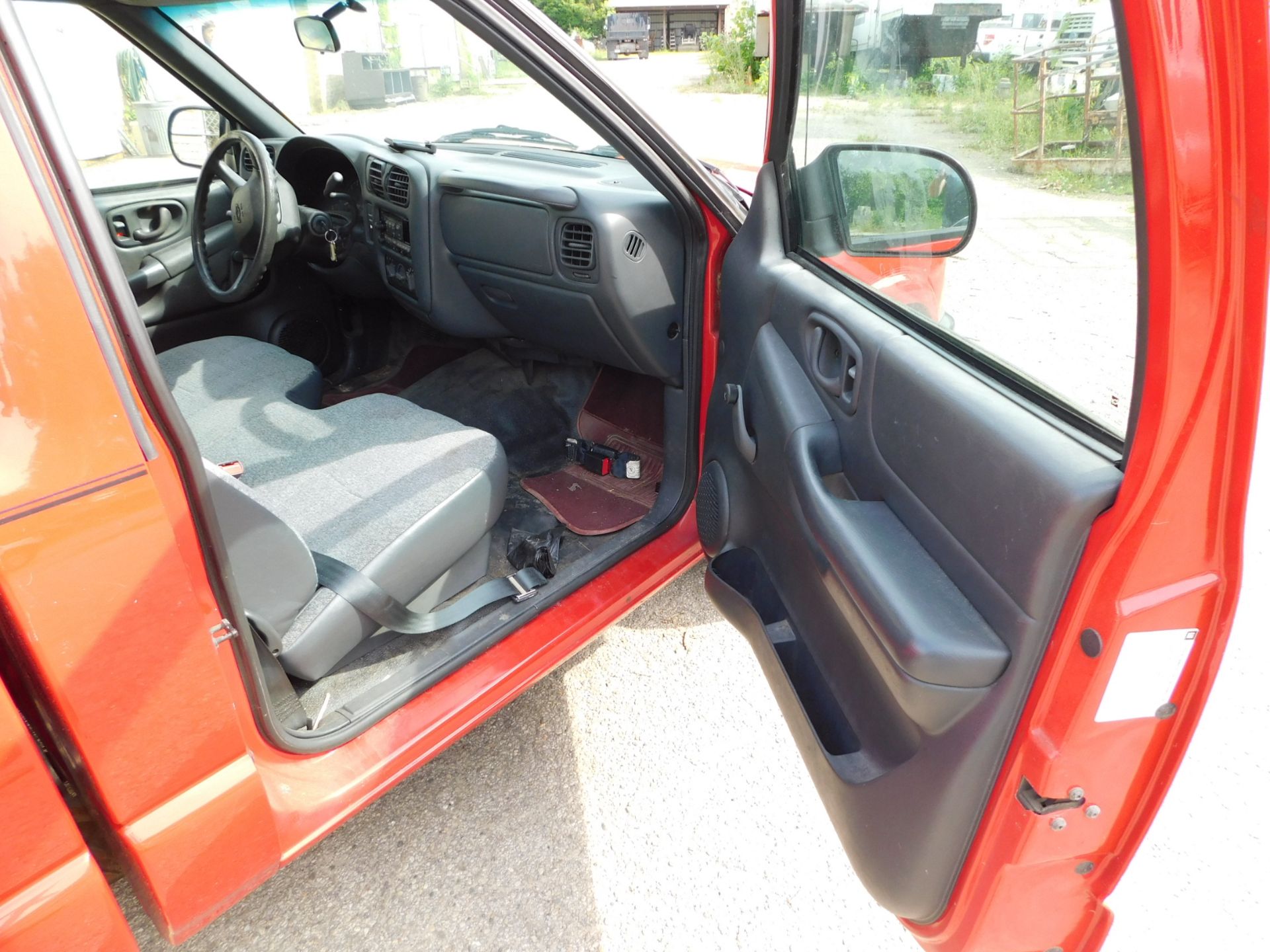 2002 Chevrolet S10 Pick-up Truck, 6 ft. Bed, Auto Transmission, 2.2 litre engine, AM,FM,AC, 75,477 - Image 10 of 20