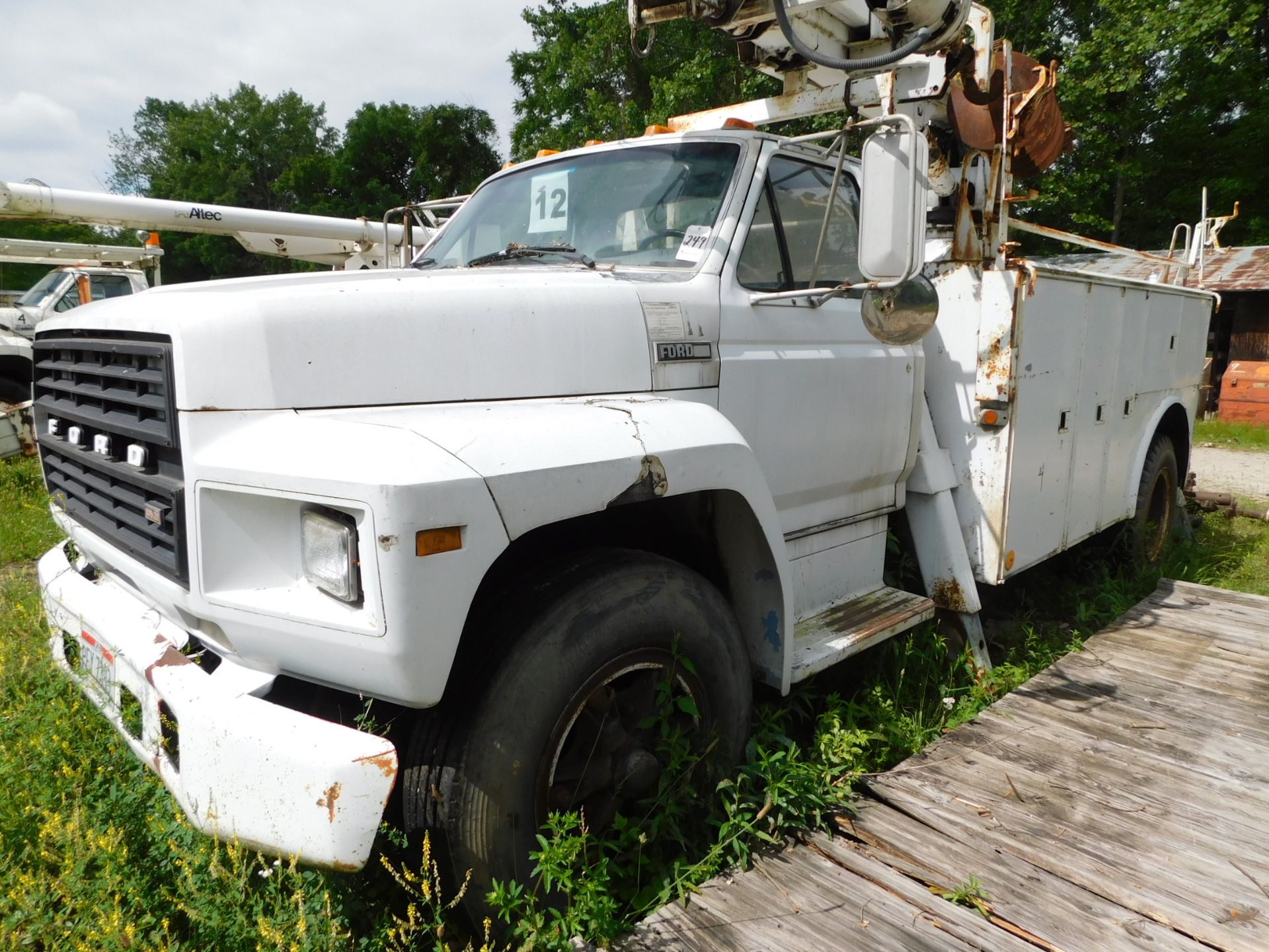 1985 Ford F700 Single Axle Auger/Pole Truck, VIN 1FDPF70H9FVA07189, Gas, 5-Speed Manual - Image 2 of 30