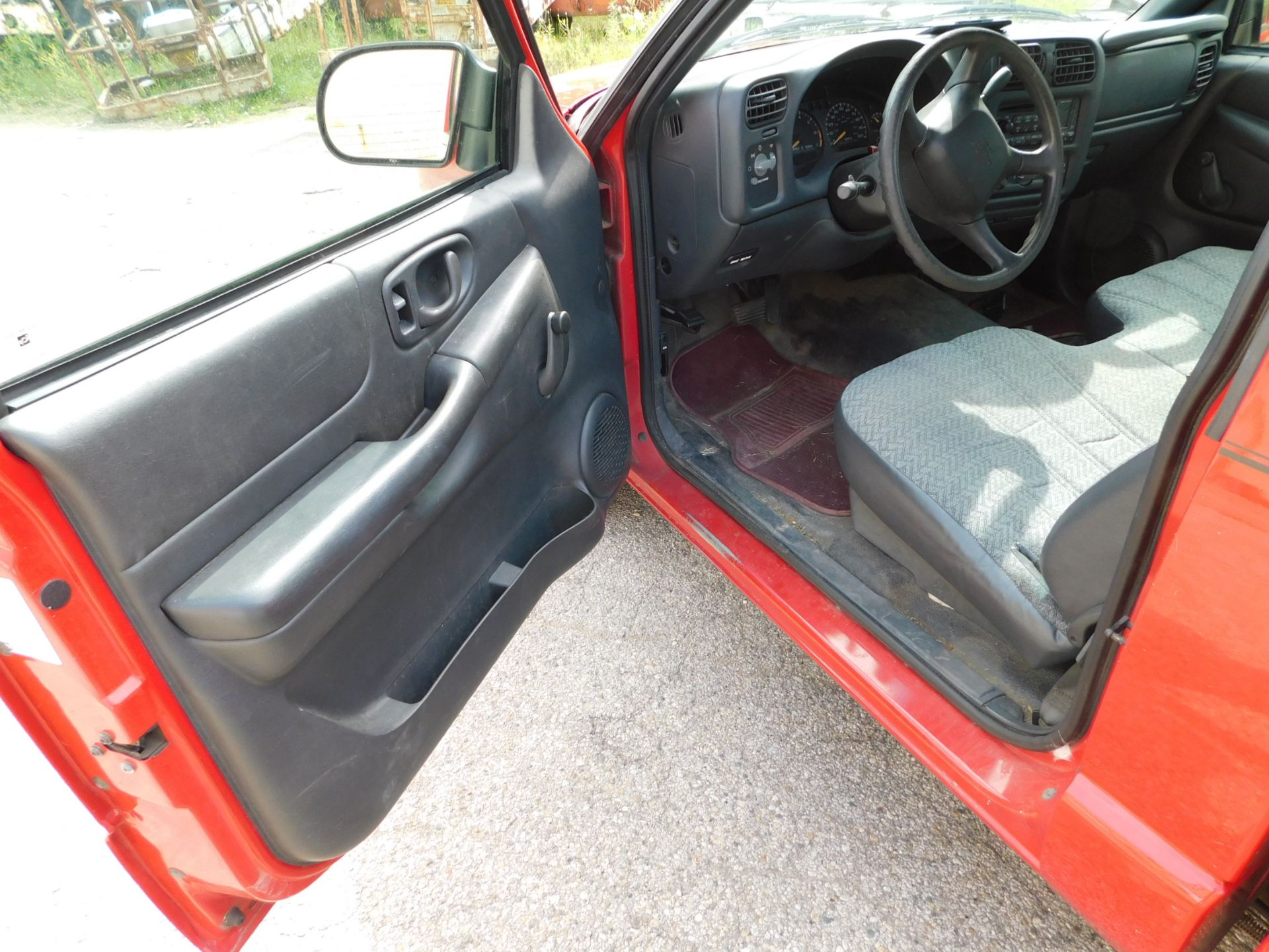 2002 Chevrolet S10 Pick-up Truck, 6 ft. Bed, Auto Transmission, 2.2 litre engine, AM,FM,AC, 75,477 - Image 14 of 20