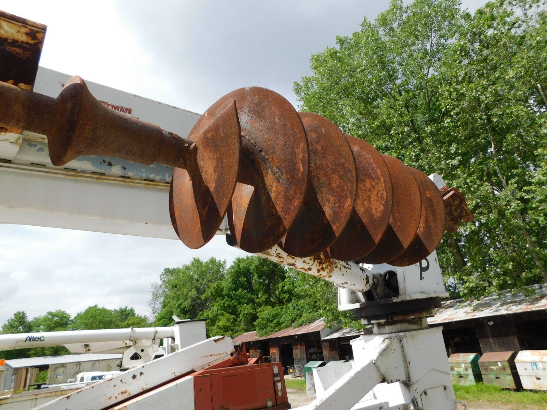 1985 Ford F700 Single Axle Auger/Pole Truck, VIN 1FDPF70H9FVA07189, Gas, 5-Speed Manual - Image 17 of 30