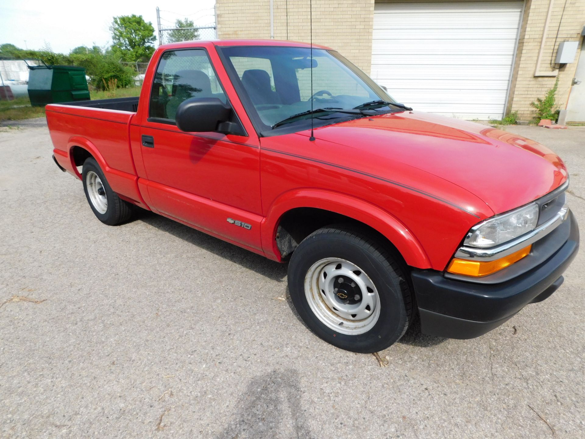 2002 Chevrolet S10 Pick-up Truck, 6 ft. Bed, Auto Transmission, 2.2 litre engine, AM,FM,AC, 75,477