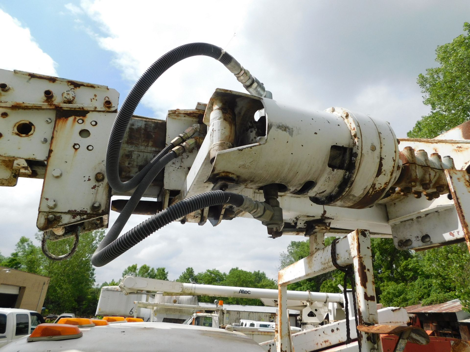 1985 Ford F700 Single Axle Auger/Pole Truck, VIN 1FDPF70H9FVA07189, Gas, 5-Speed Manual - Image 18 of 30