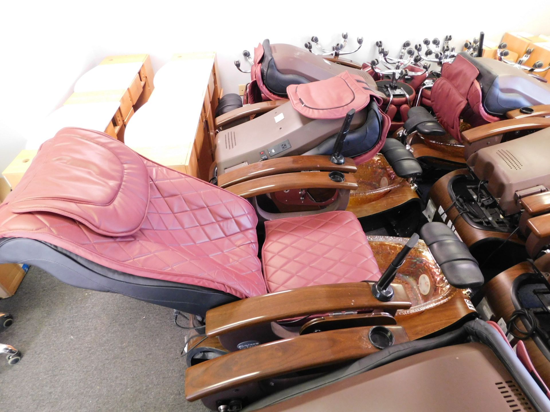 (16)  Gulfstream model 9620-1 Massage Chairs , (16) Stools , (6) counter units - Image 2 of 11