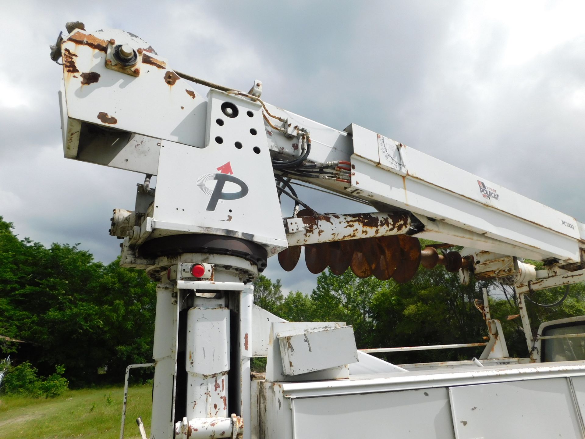 1985 Ford F700 Single Axle Auger/Pole Truck, VIN 1FDPF70H9FVA07189, Gas, 5-Speed Manual - Image 8 of 30