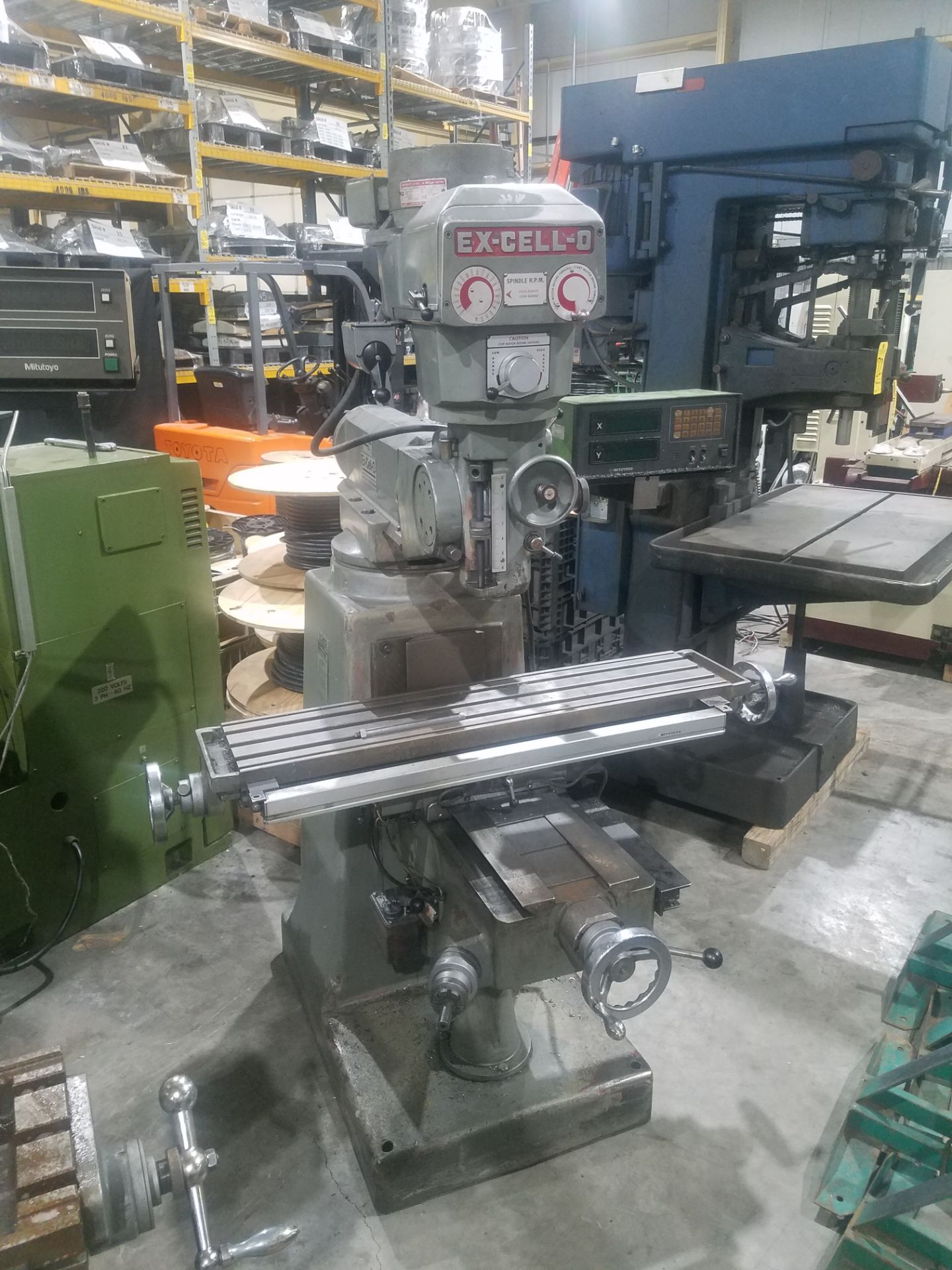 Excello Model 602 Vertical Mill, s/n 60211900, 1 1/2 HP, Mitutoyo D.R.O., Loading Fee $100.00