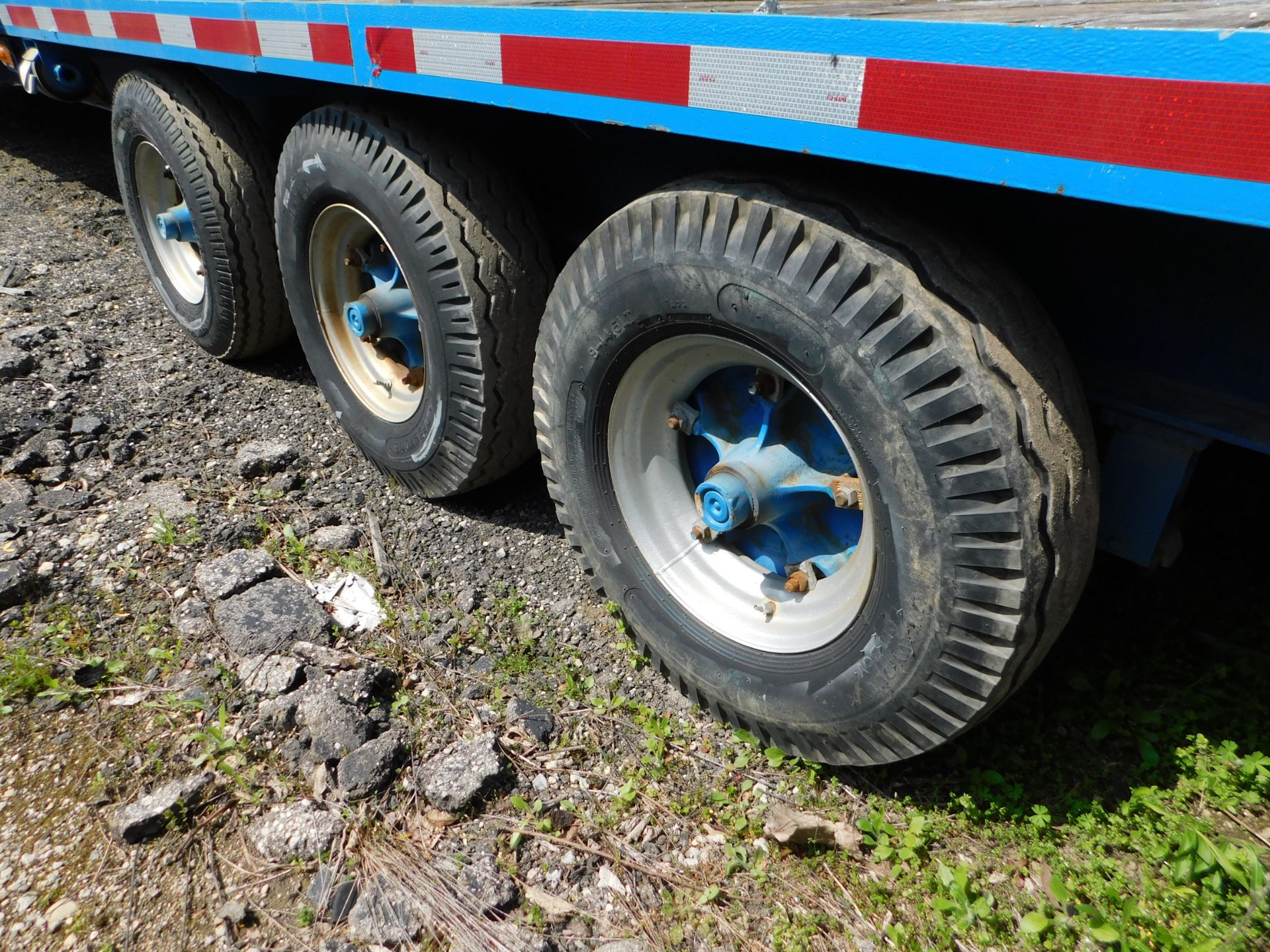 8' x 40' Flat Bed Tongue Pull Trailer, Wood Deck, Tri-Axle, 6-Wheels, Pintle Hitch - Image 6 of 13