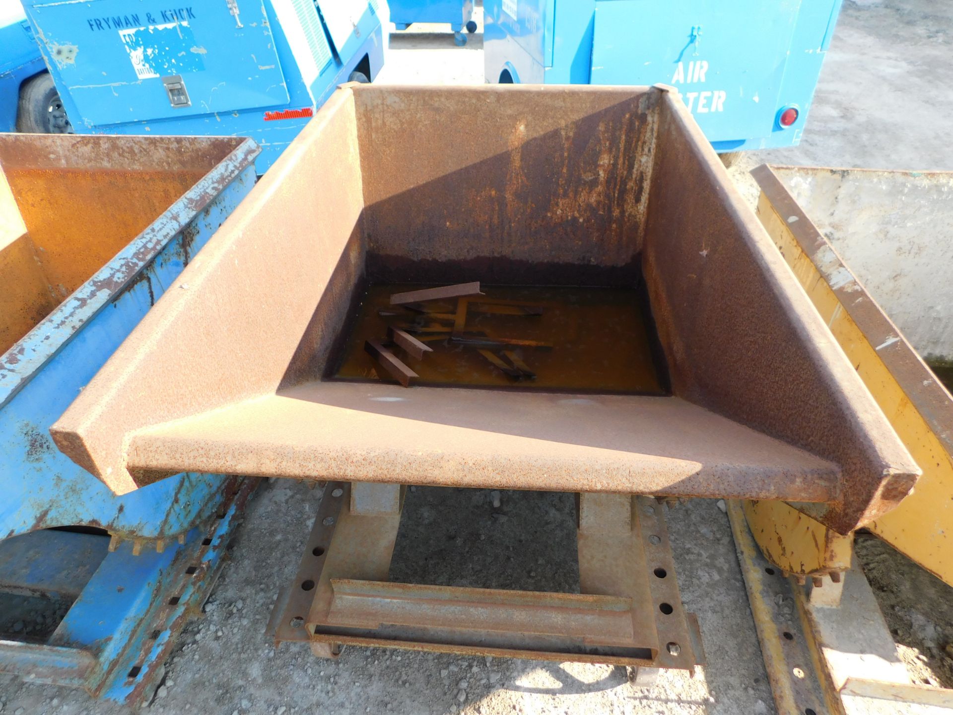 Self Dumping Hopper On Castors, 1 Yd. Capacity - Image 2 of 4