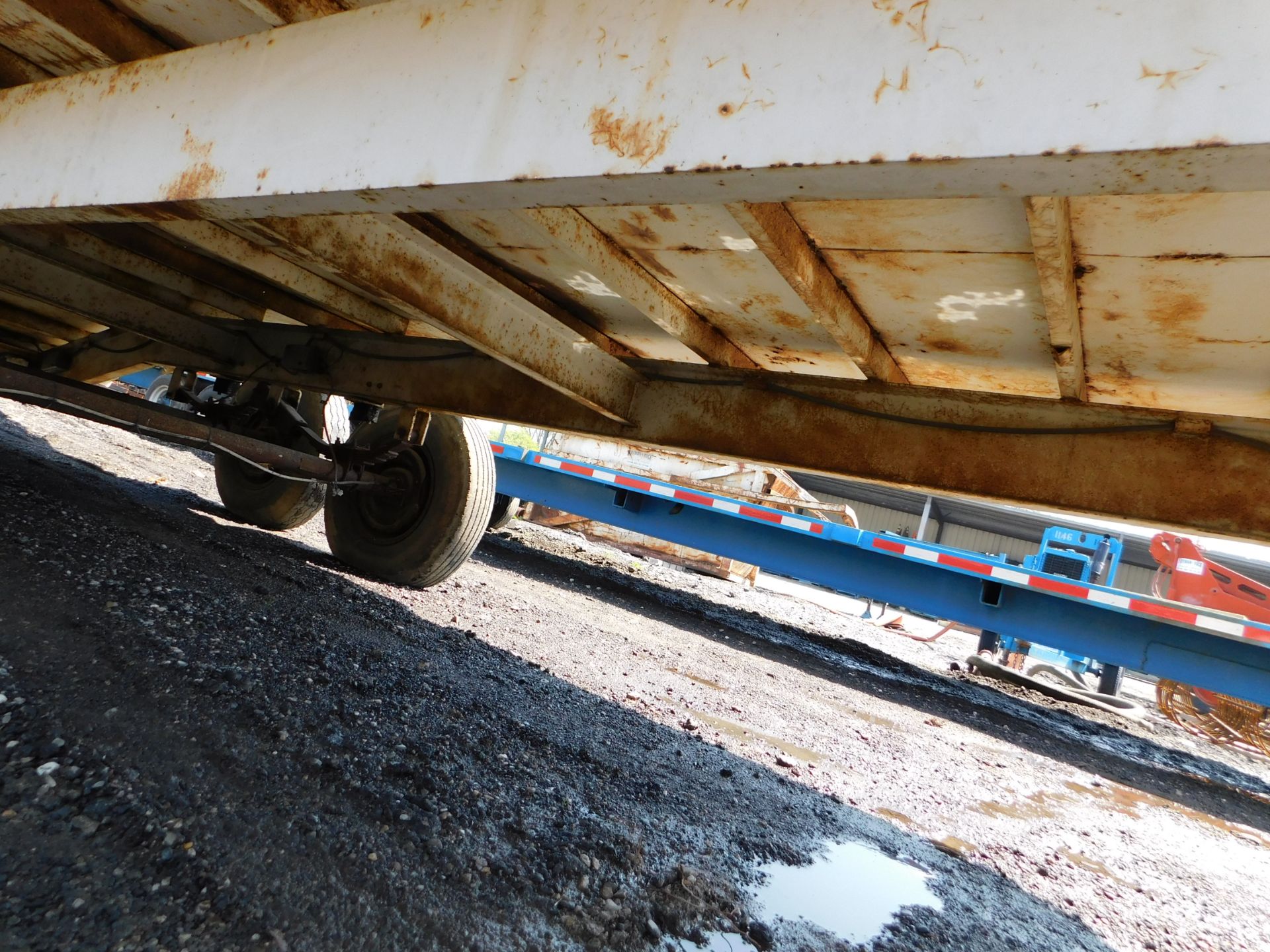 White Gooseneck Trailer 7' 6" x 16' , with 4' Beaver Tail - Image 9 of 12