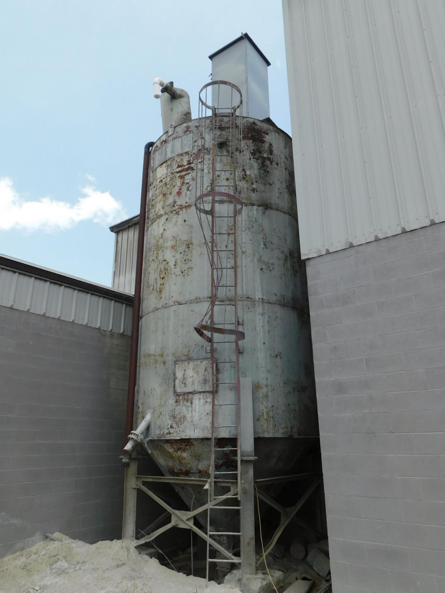 Fielding 100-Ton Hydraulic Press with Fielding Concrete Mixer, Bins, Conveyors, and Silo - Image 27 of 27