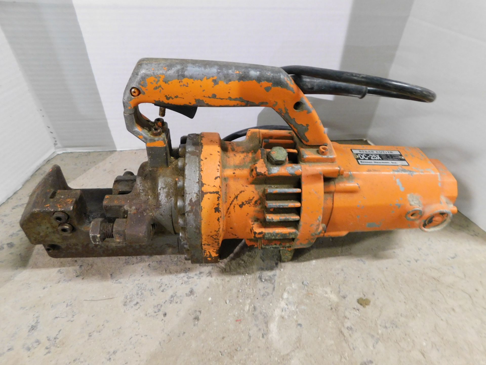 Benner-Newman Model DC-25X Portable Rebar Cutter with Case