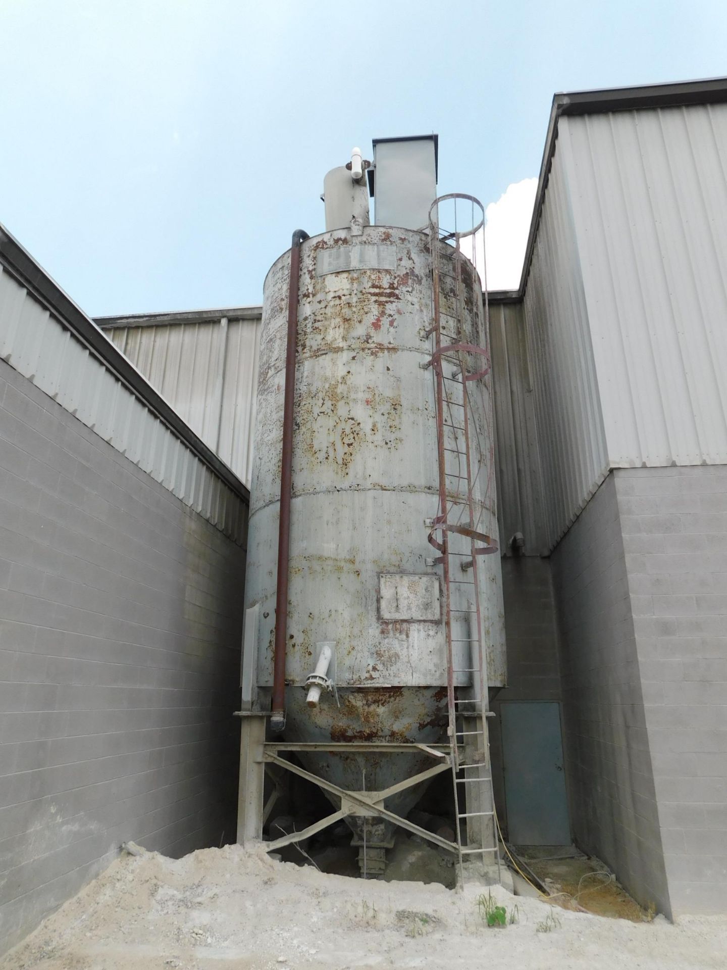 Fielding 100-Ton Hydraulic Press with Fielding Concrete Mixer, Bins, Conveyors, and Silo - Image 26 of 27