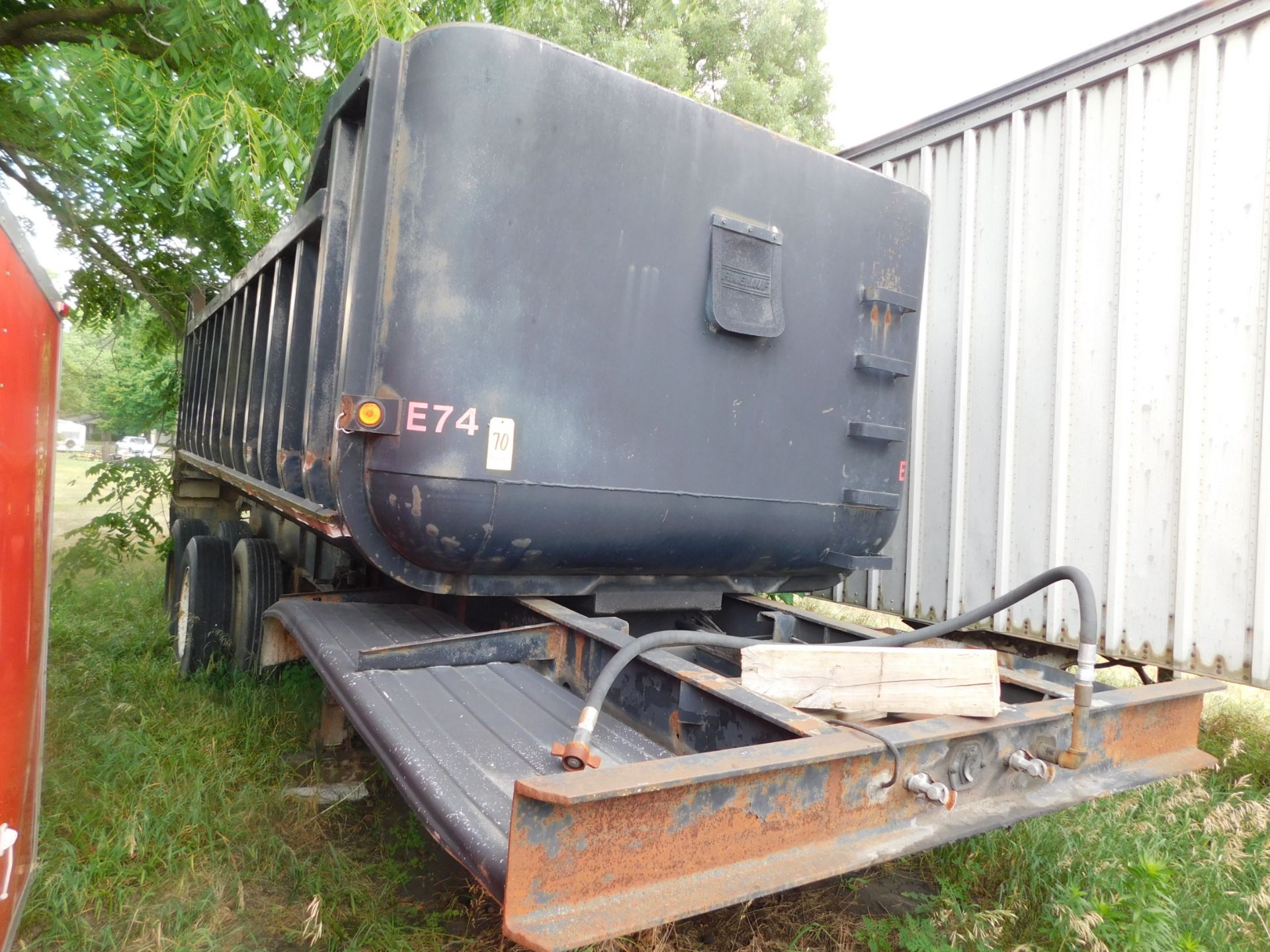 Fruehauf Tandem Axle Semi-Dump Trailer, VIN N/A, 20' Dump Bed ( NO TITLE )