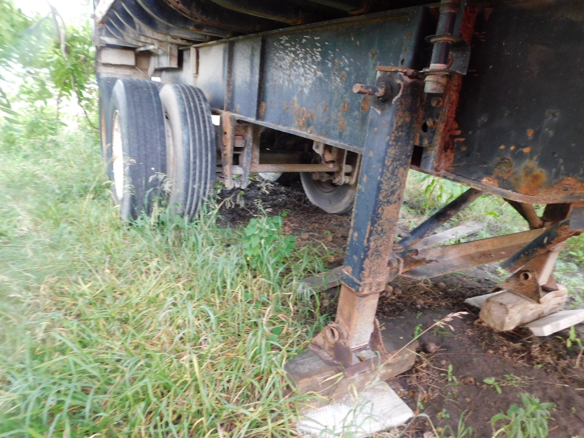 Fruehauf Tandem Axle Semi-Dump Trailer, VIN N/A, 20' Dump Bed ( NO TITLE ) - Image 12 of 17