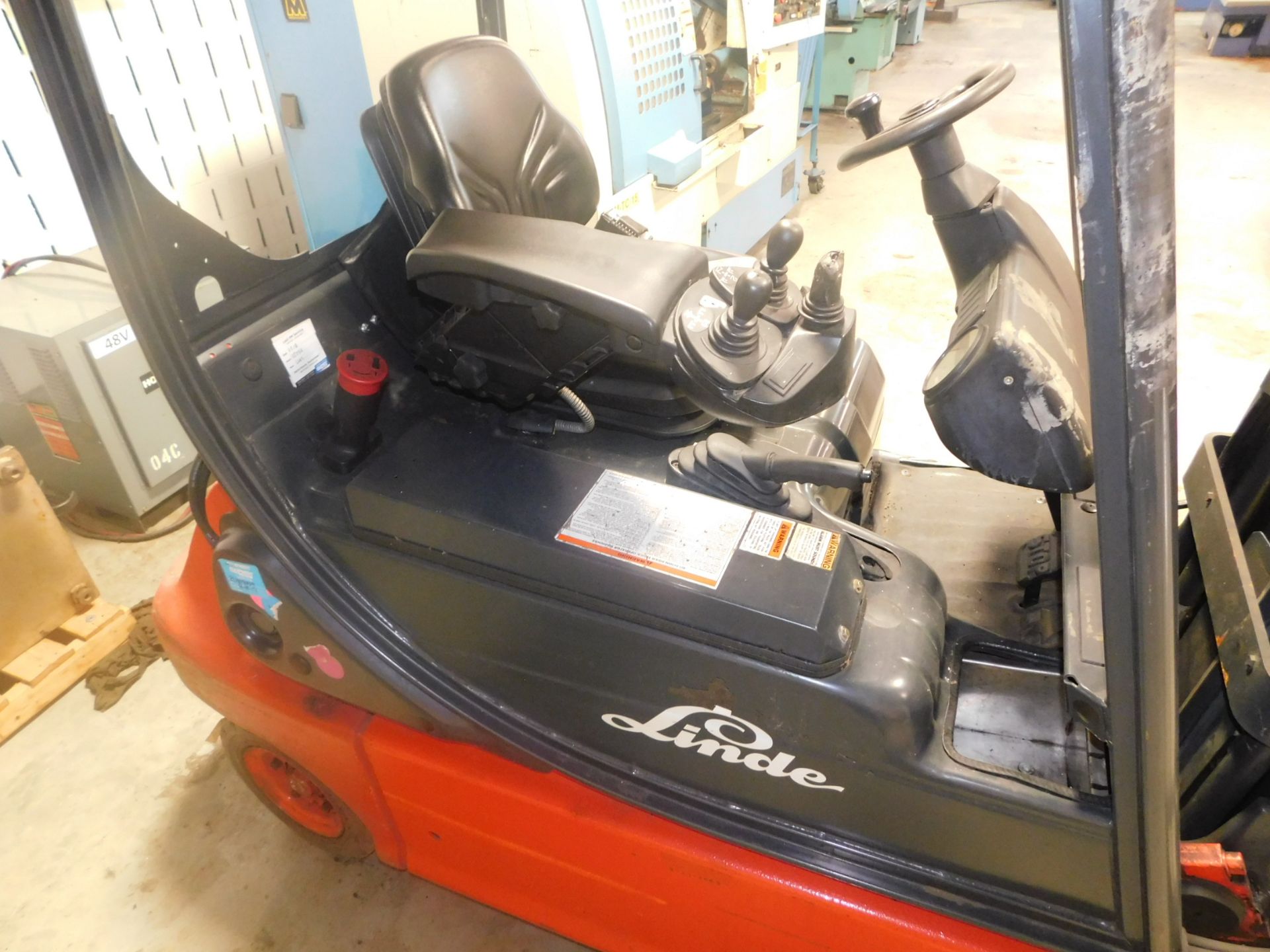 Linde Model E20P-02 Electric Forklift, SN H2X335PO2139, 4,400 lb. cap., 2-Stage Mast, Side Shift, - Image 4 of 14