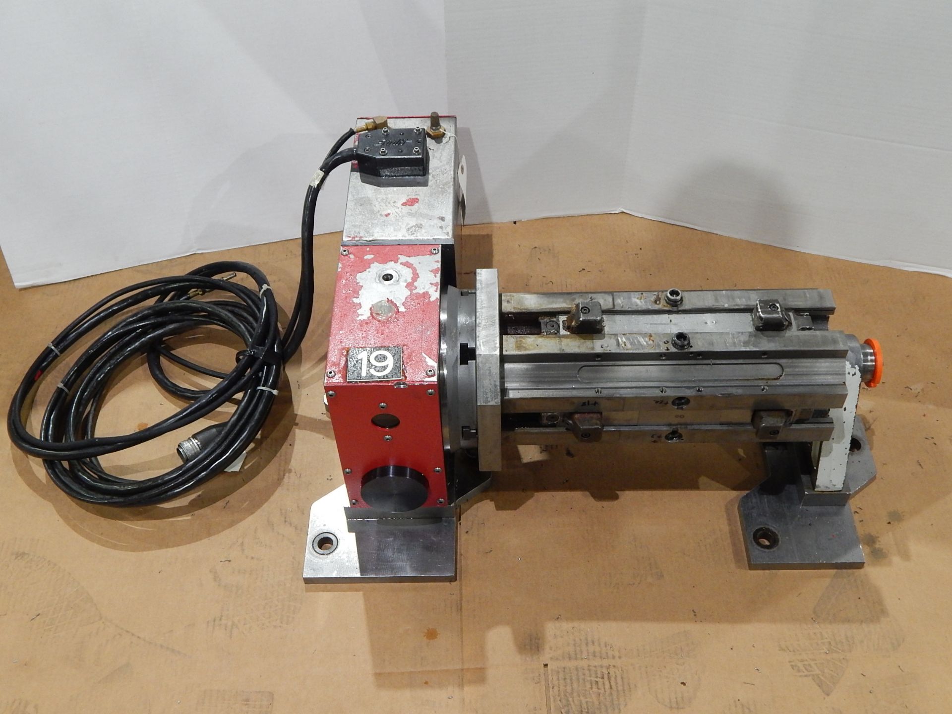 Haas HRT-210 CNC Indexer, s/n 216098H, 8" Diameter, with Tombstone and (4) Slides, Tailstock - Image 2 of 5