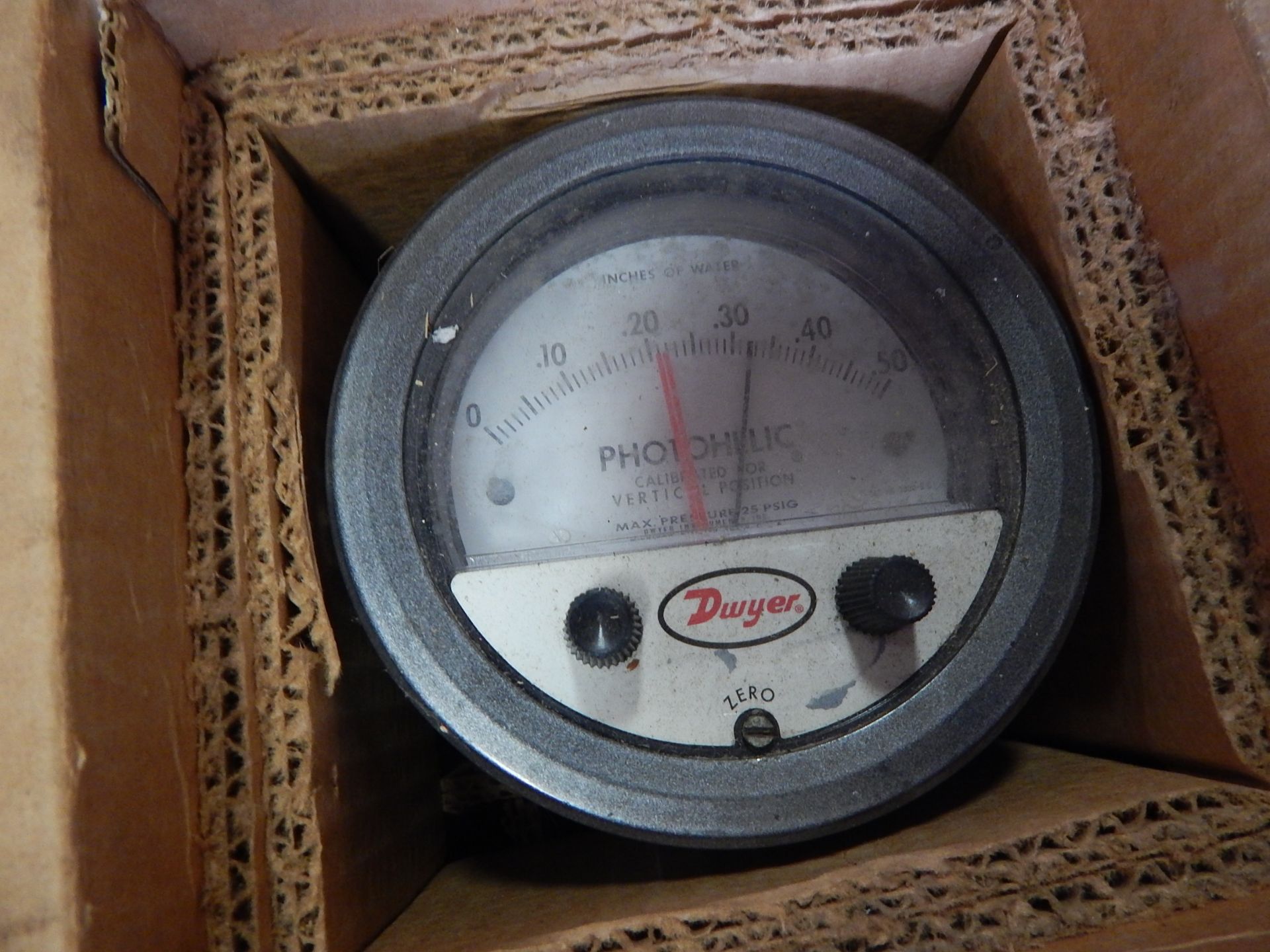 Dywer Series 3000 Photohelic Pressure Switch/Gage, and Mercoid Controller