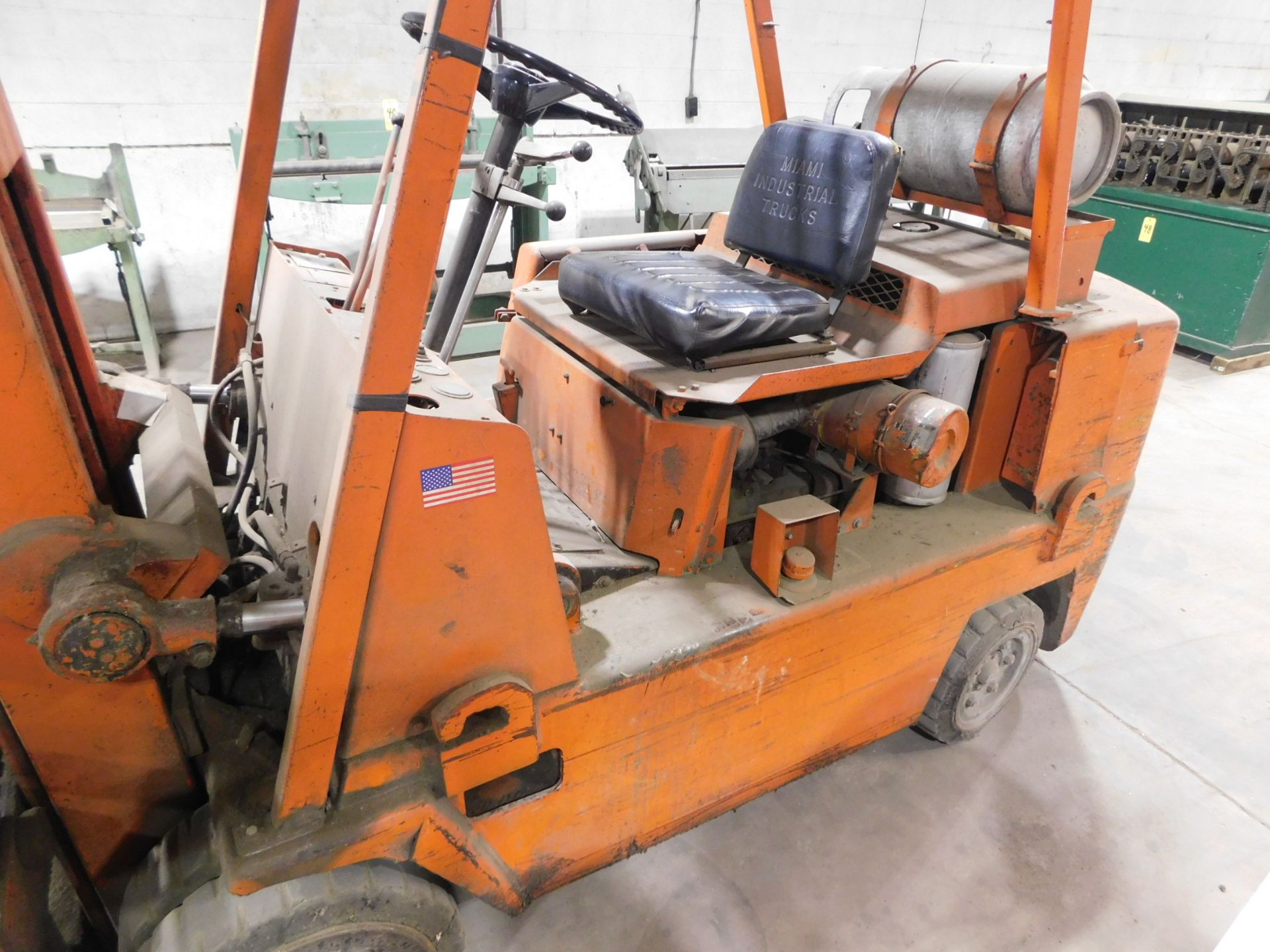 Clark Model C100 Forklift, SN C100-53-884-LPG018, 10,000 lb. Cap., LP, Hard Tire, 2-Stage Mast, - Image 2 of 14