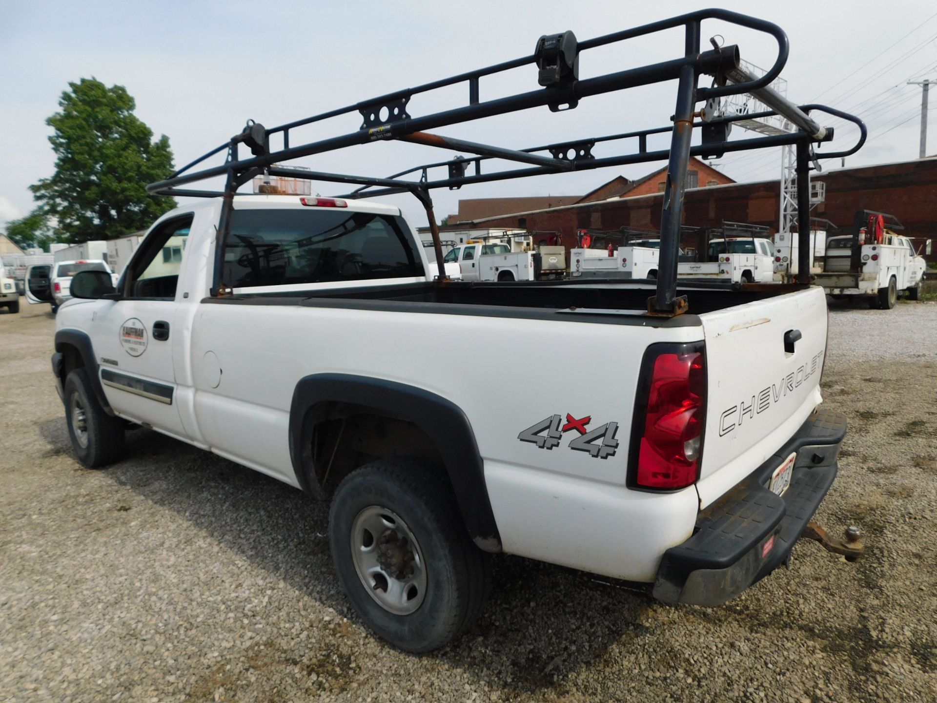 2004 Chevrolet Silverado 2500 HD Pickup, VIN 1GHCK24G74E186757, Regular Cab, Automatic, 4x4, AM/ - Image 4 of 43